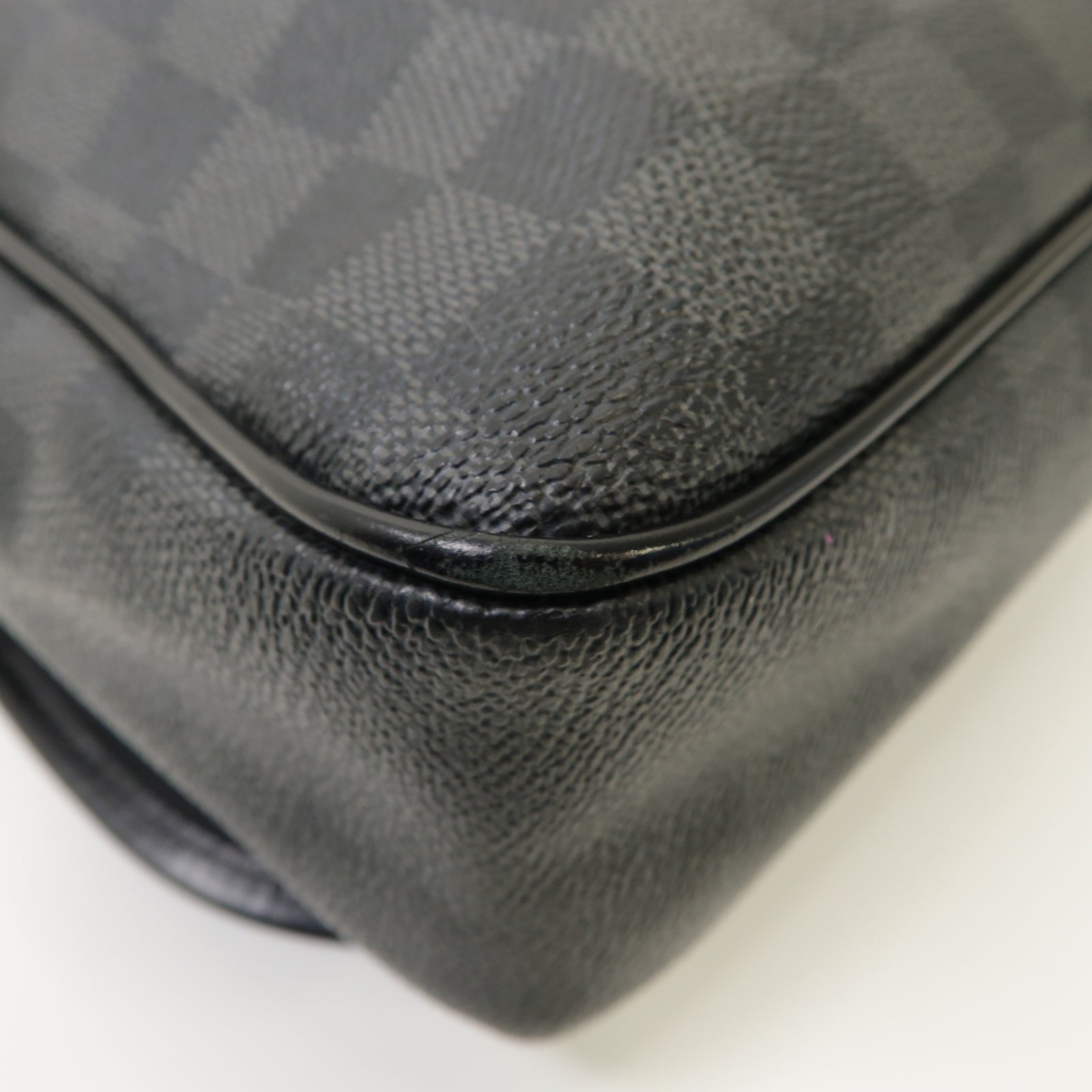 LOUIS VUITTON 【激減優惠】Damier Graphite Daniel MM銀扣肩背袋黑色