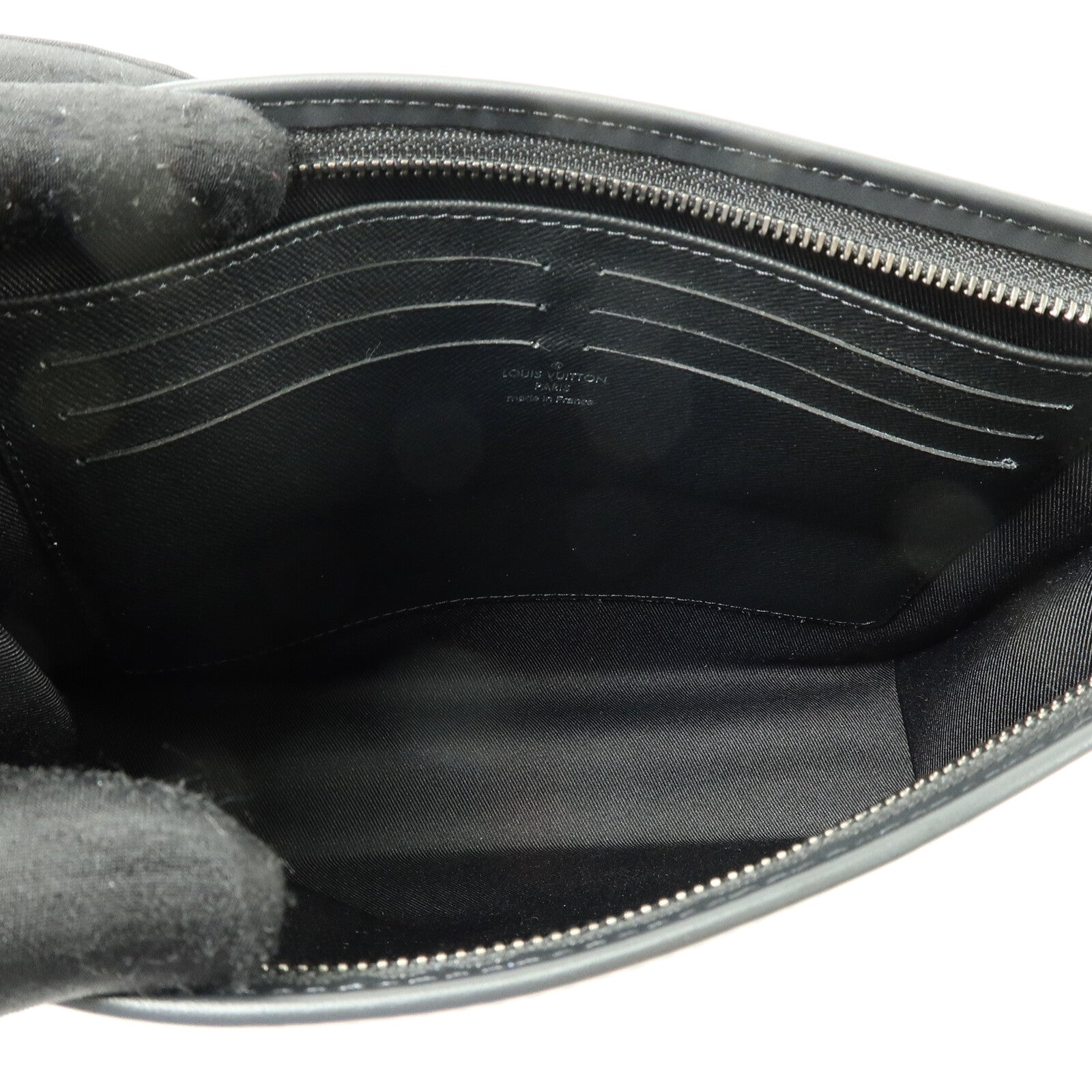 LOUIS VUITTON Monogram Eclipse Pochette Voyage MM手拿包