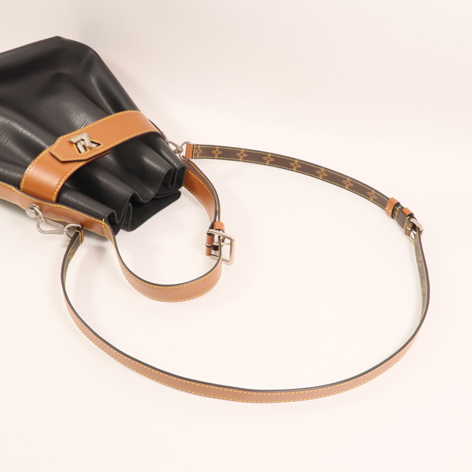 LOUIS VUITTON Epi Twist Bucket銀扣手挽肩背兩用袋
