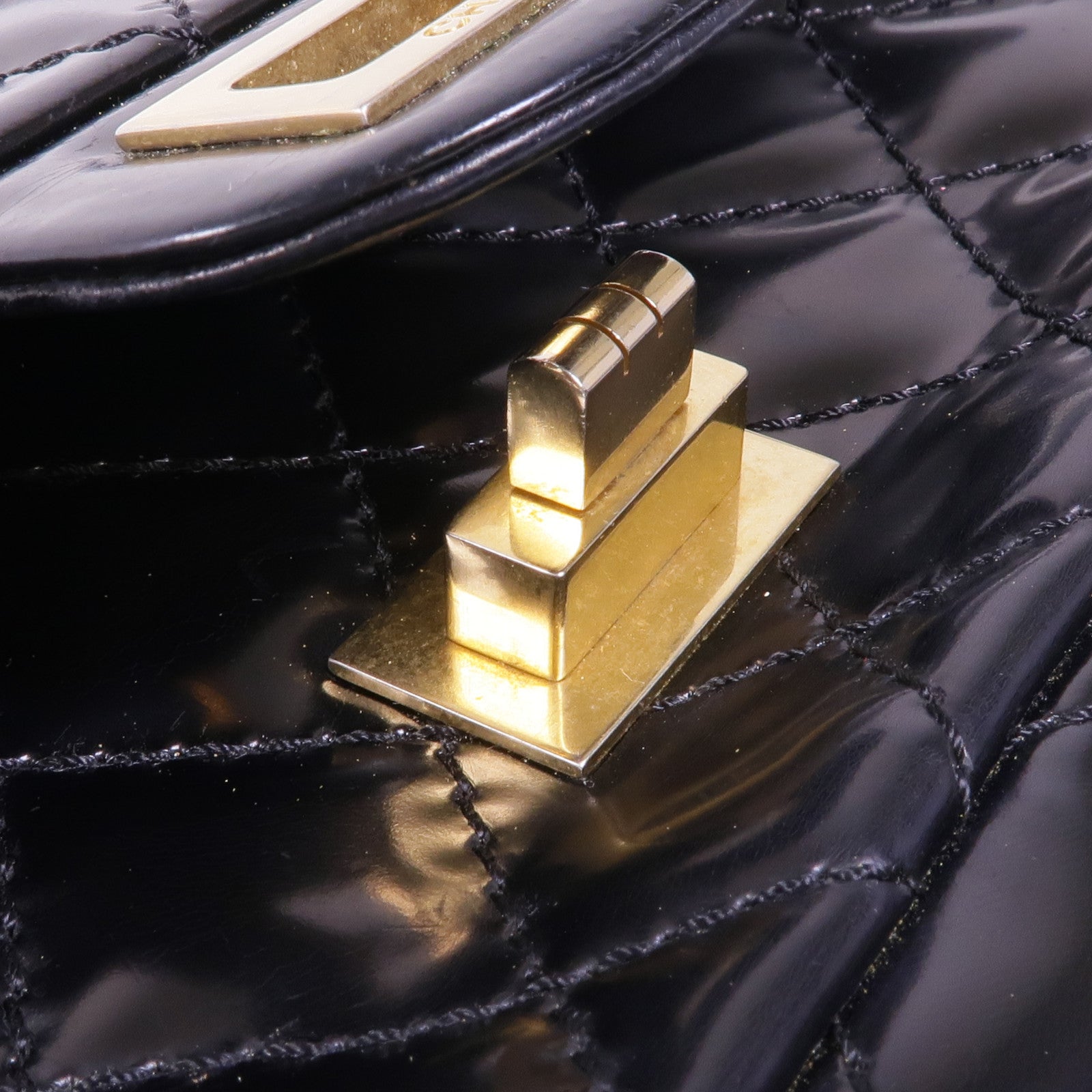 CHANEL 漆皮皮革Chain Shoulder金扣鏈帶肩背袋