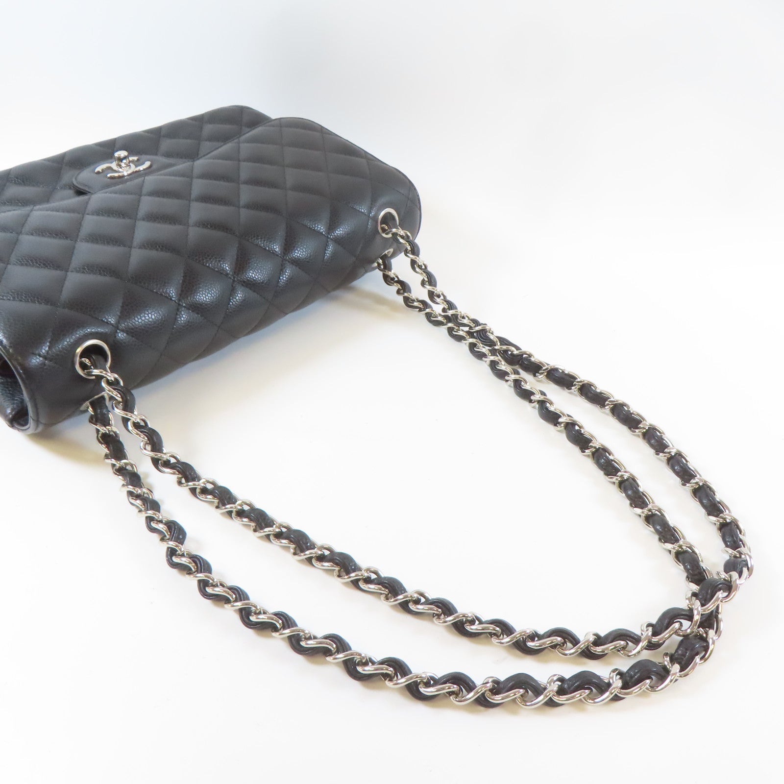 CHANEL 菱格Caviar皮革Classic銀扣鏈帶肩背袋黑色
