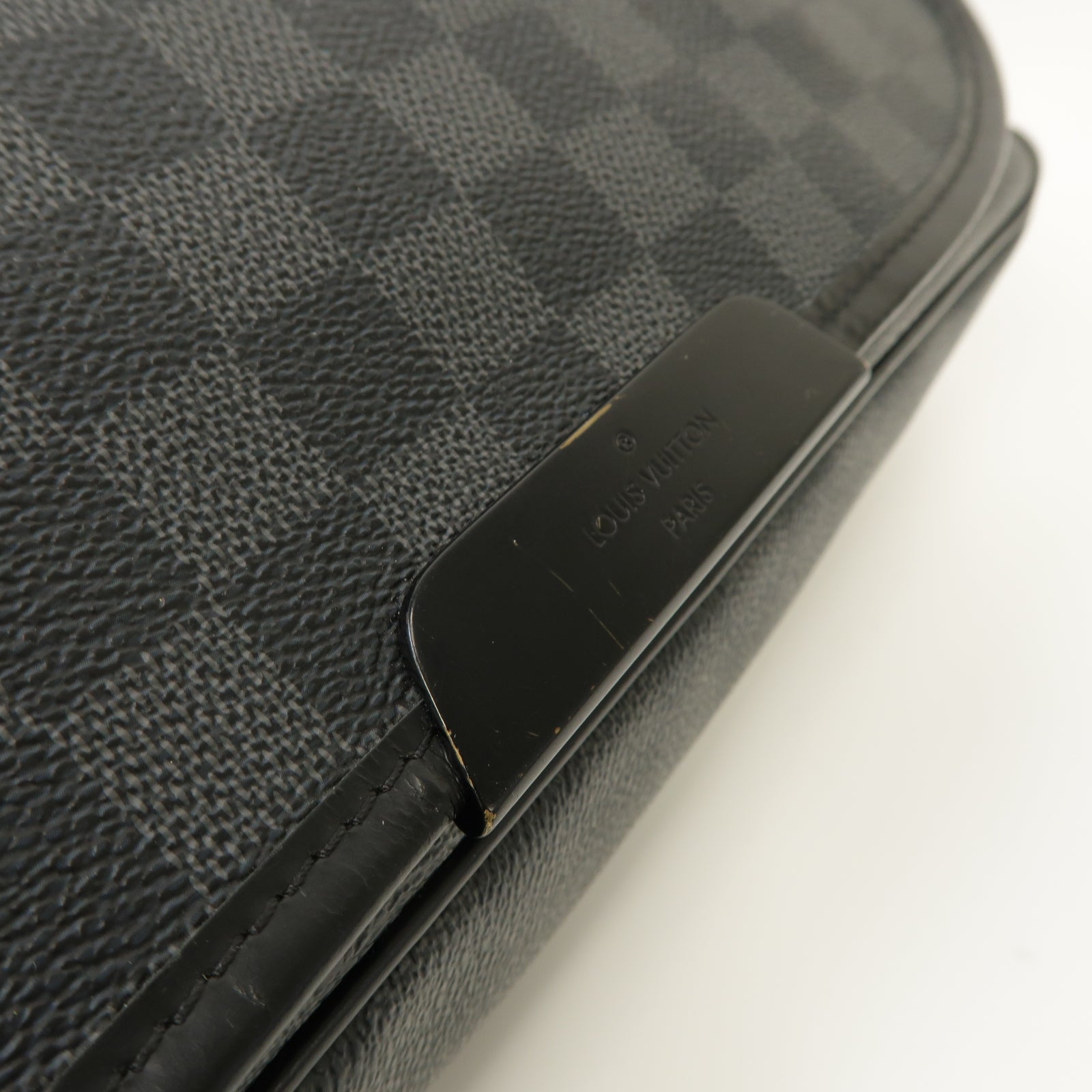 LOUIS VUITTON 【激減優惠】Damier Graphite Daniel MM銀扣肩背袋黑色