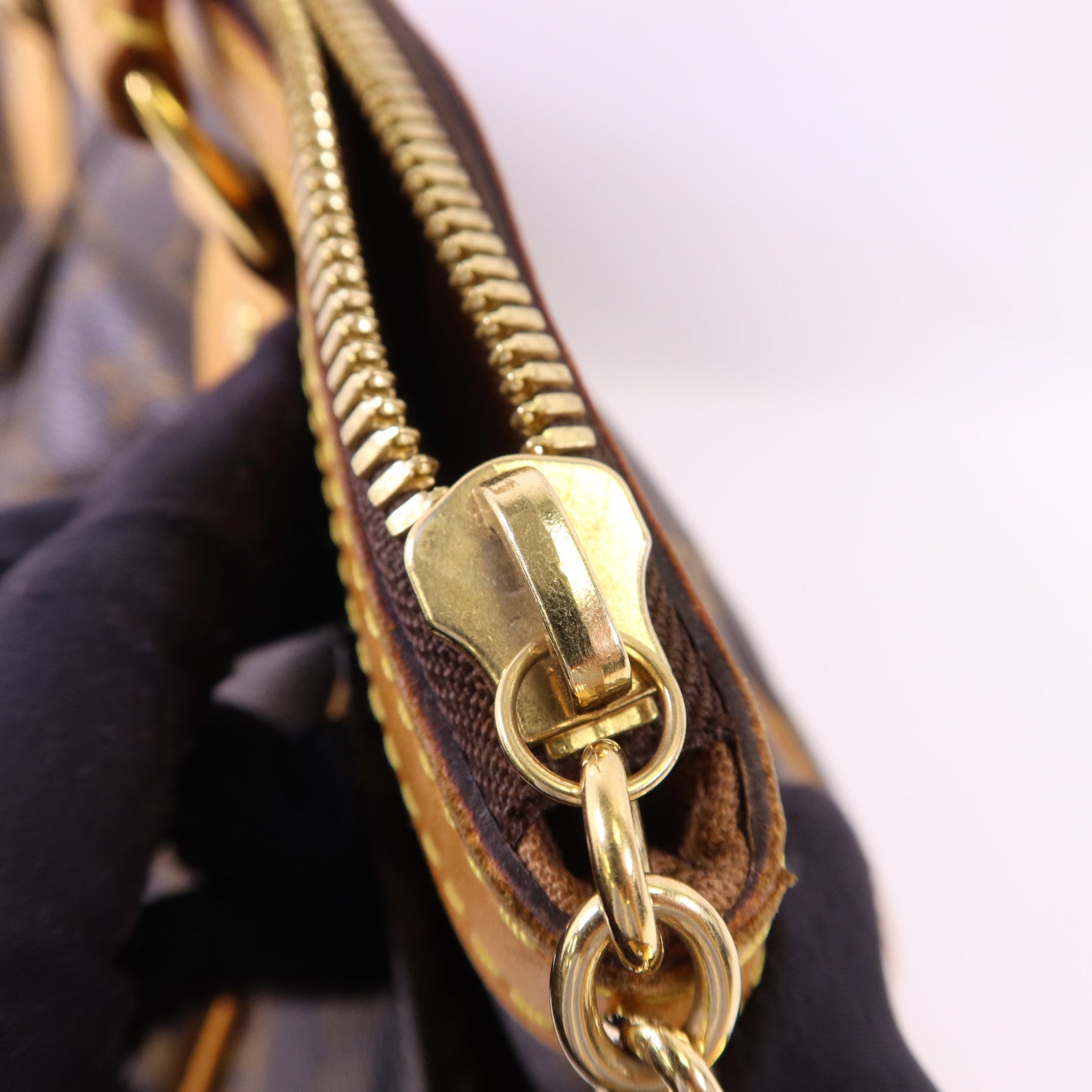 LOUIS VUITTON 【激減優惠】Monogram Tivoli PM金扣手挽袋
