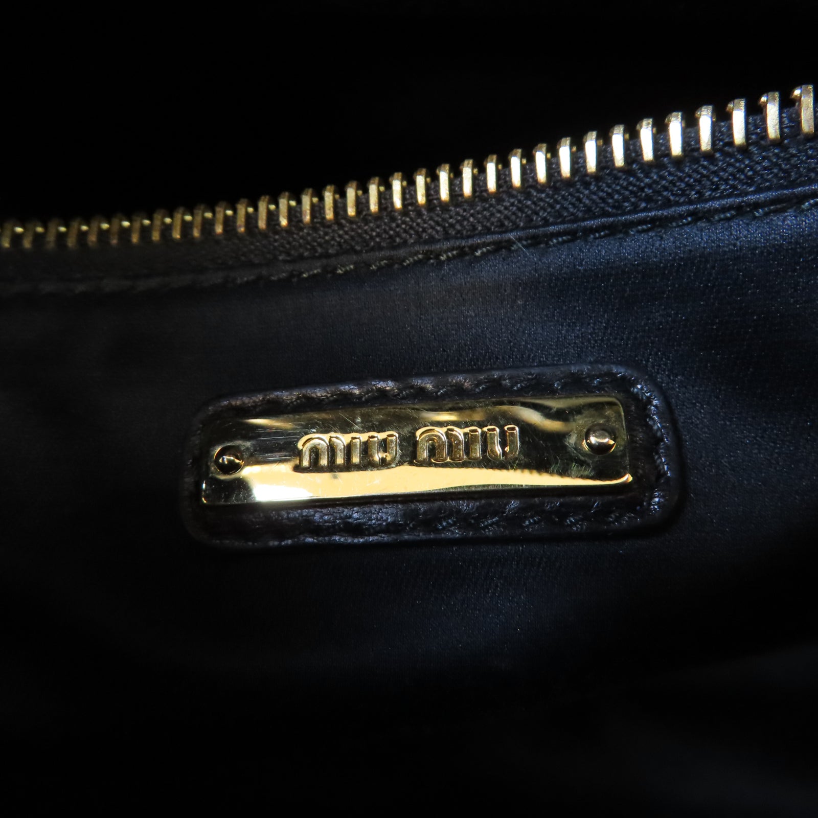 Miu Miu 羊皮皮革Matelasse金扣手挽肩背兩用袋黑色