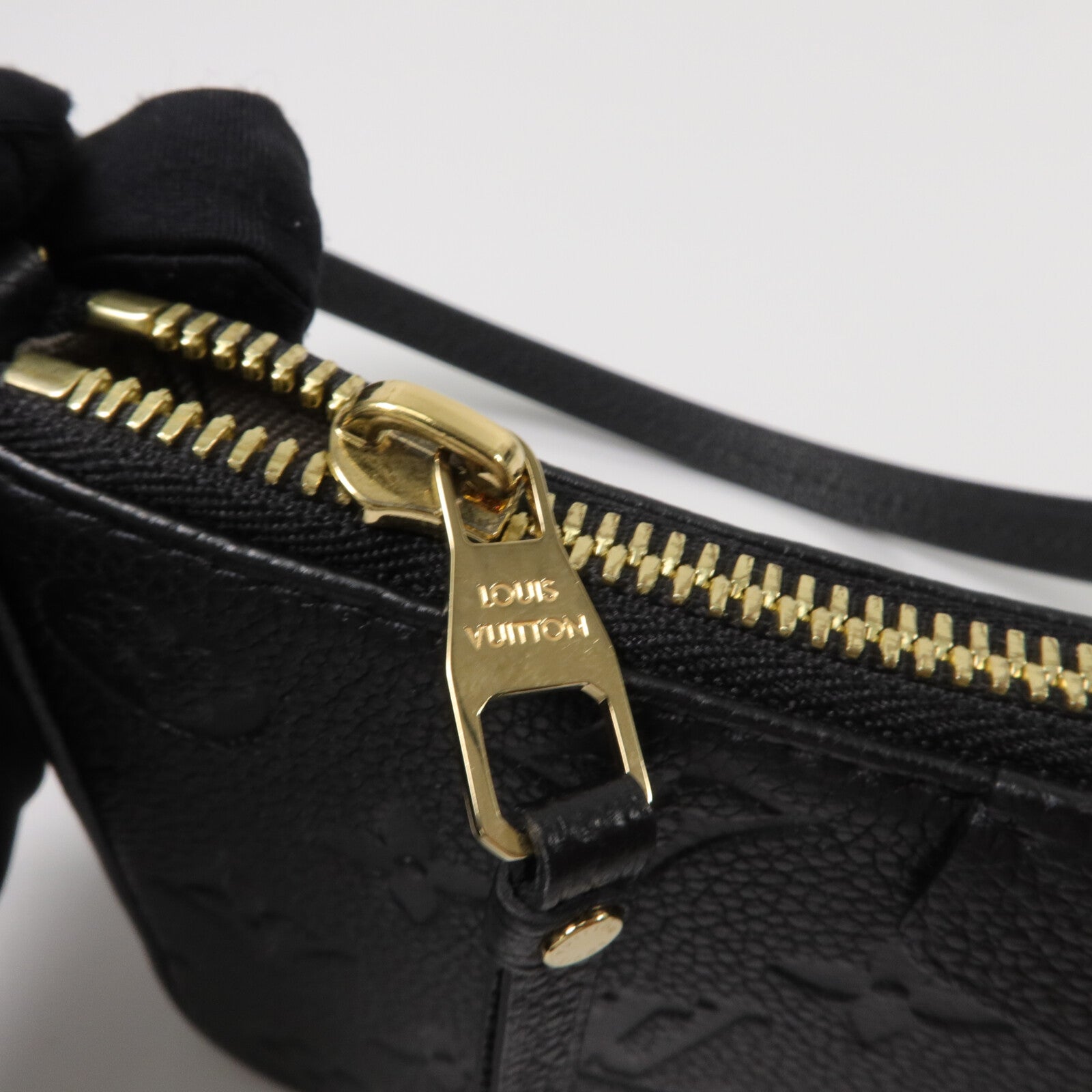 LOUIS VUITTON Monogram Empreinte Easy Pouch On Strap手挽肩背兩用袋