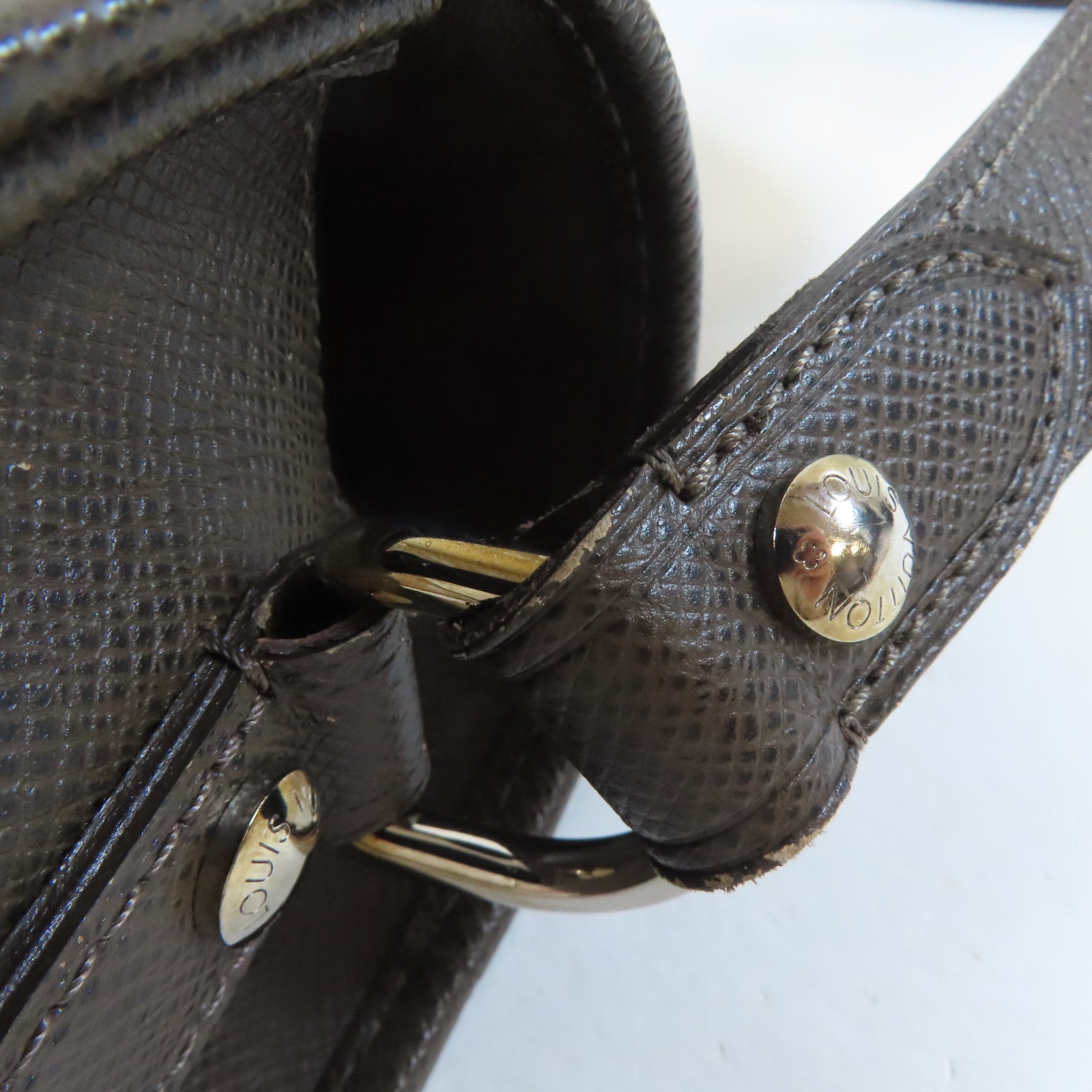 LOUIS VUITTON Taiga Andrei Messenger Bag銀扣肩背袋啡色