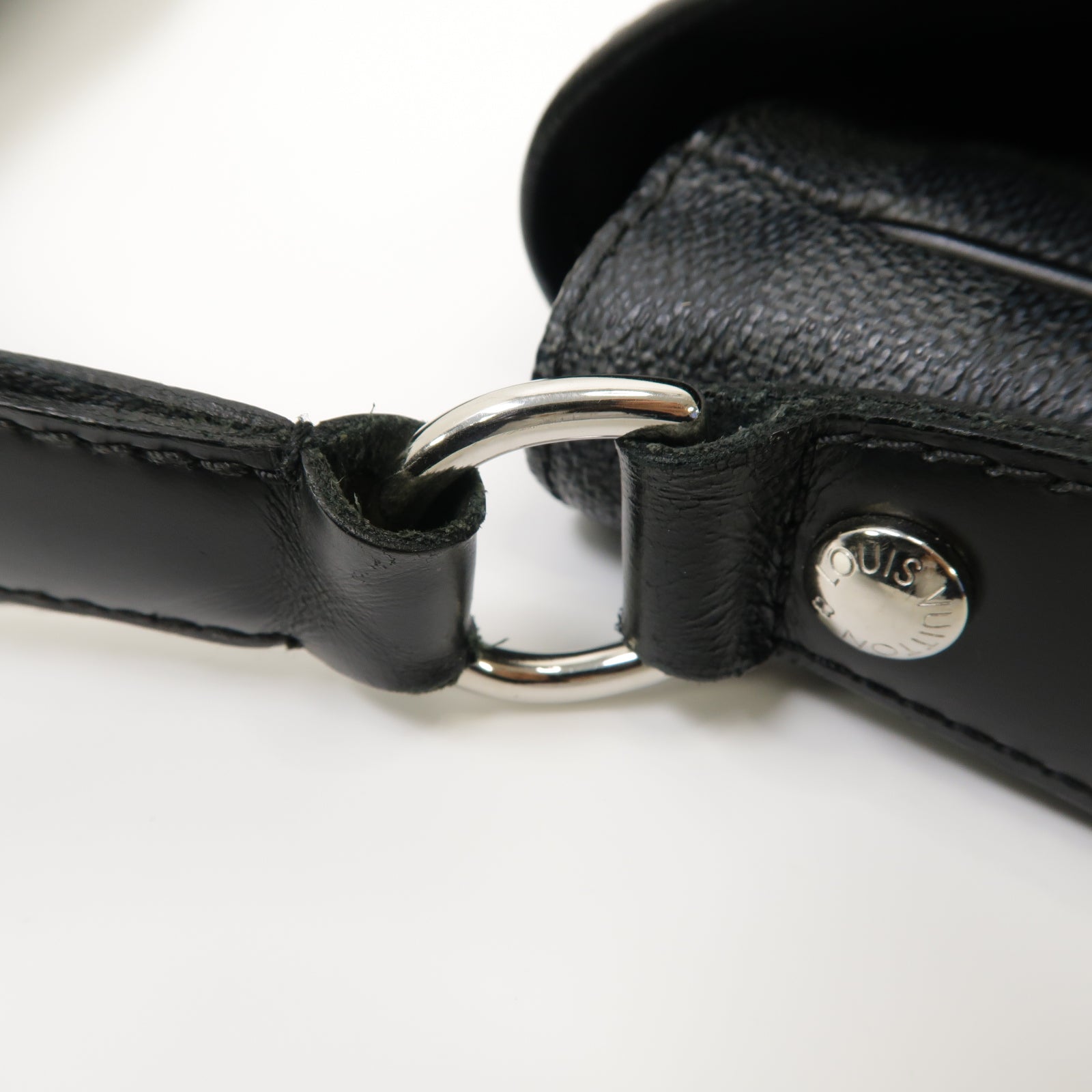 LOUIS VUITTON 【激減優惠】Damier Graphite Daniel MM銀扣肩背袋黑色