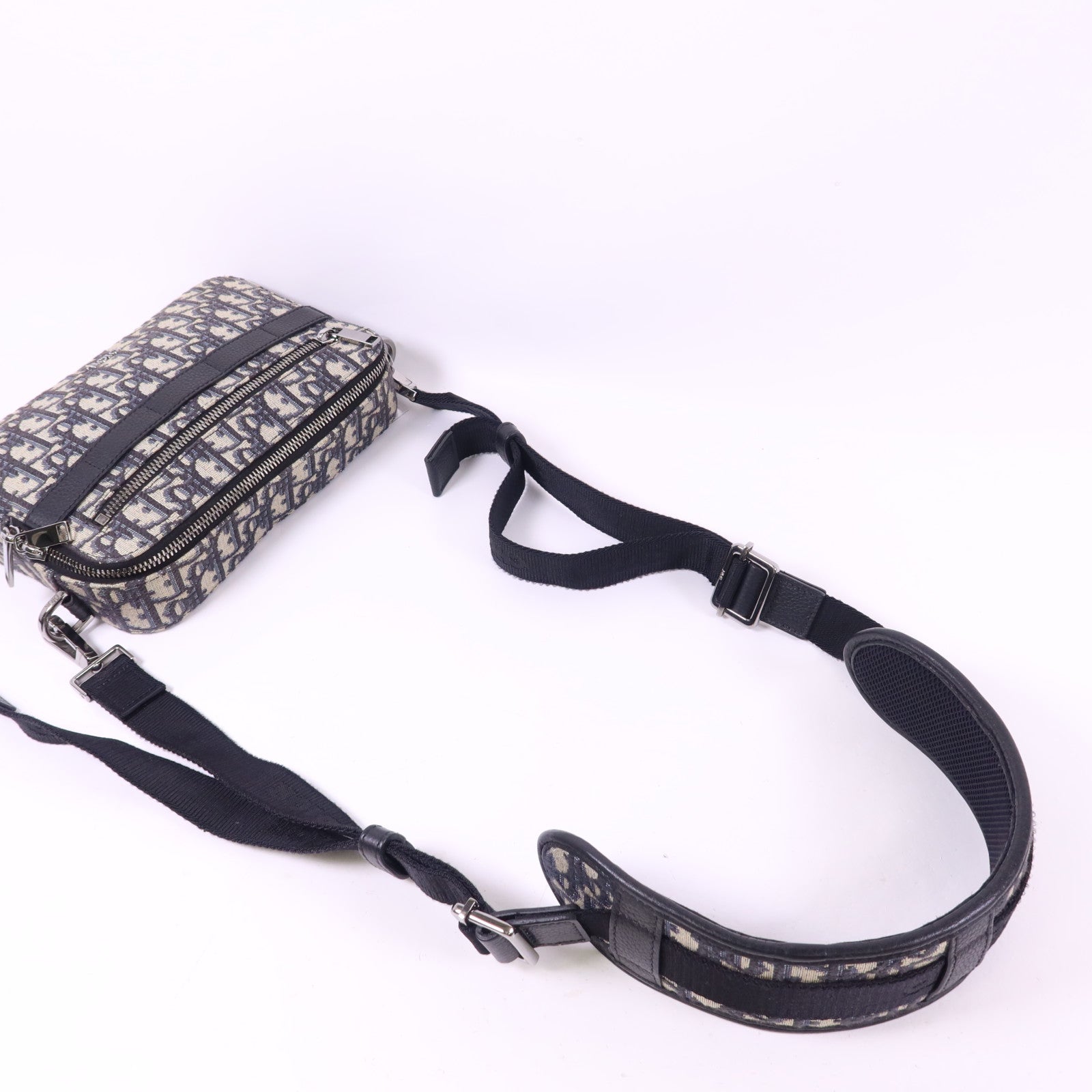 Dior 帆布Safari Messenger Oblique銀扣肩背袋