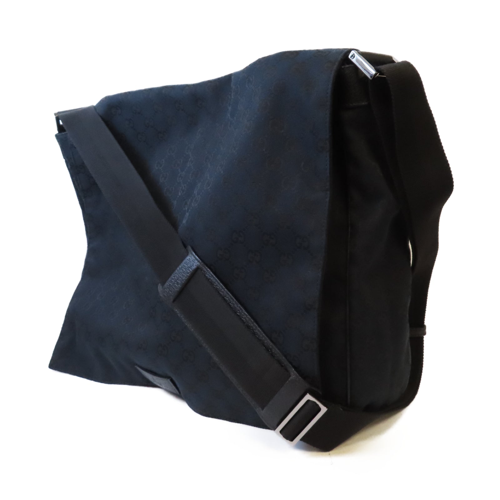 GUCCI 【激減優惠】GG帆布Messenger Bag銀扣肩背袋黑色