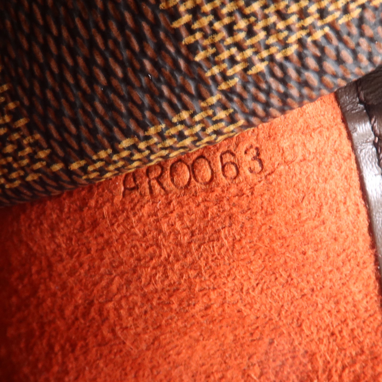 LOUIS VUITTON Damier Sarria Horizontal金扣手挽袋