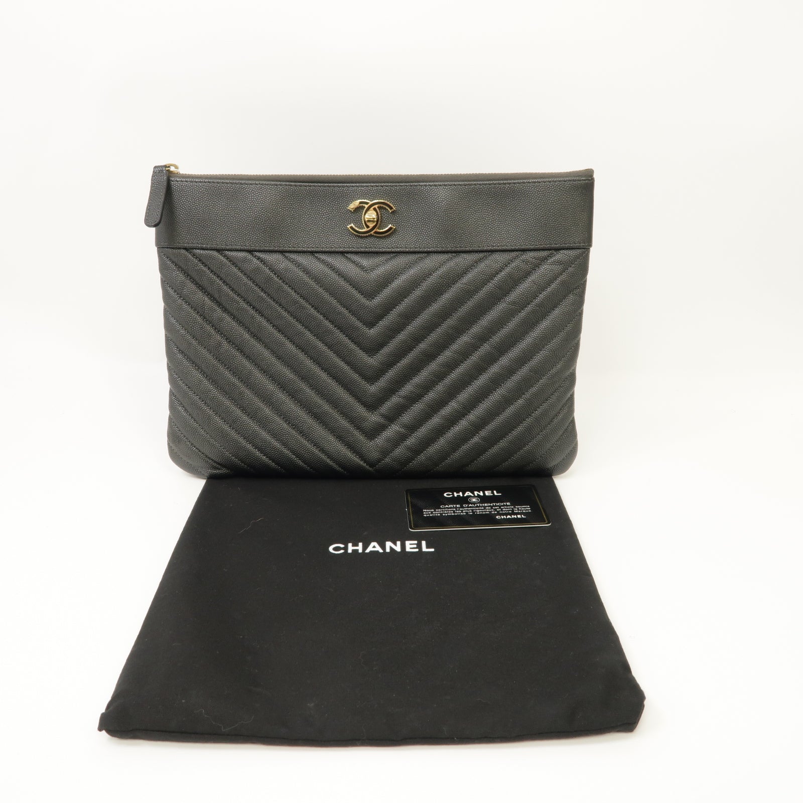 CHANEL Caviar皮革Clutch Bag金扣手拿包灰色