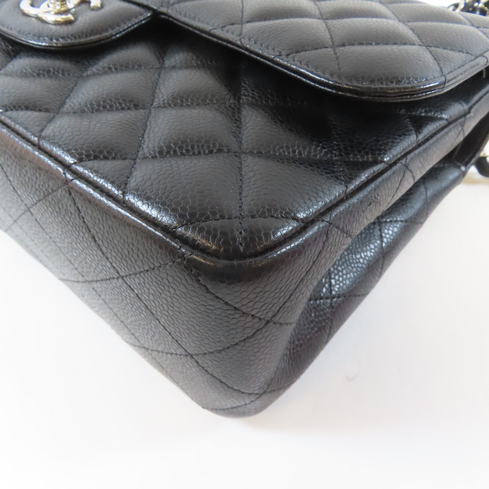 CHANEL 菱格Caviar皮革Classic銀扣鏈帶肩背袋黑色