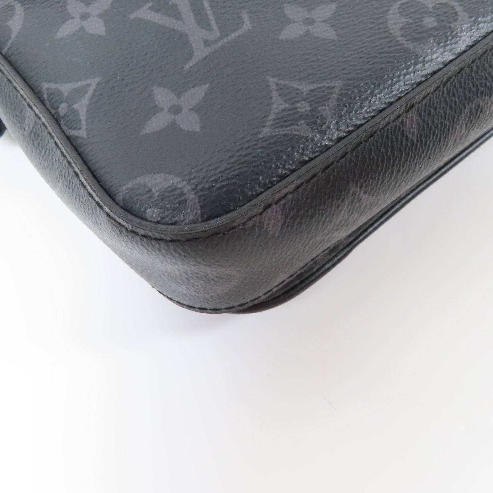 LOUIS VUITTON LV SHW Trio Messenger Shoulder Bag M69443 Monogram Eclipse Reverse