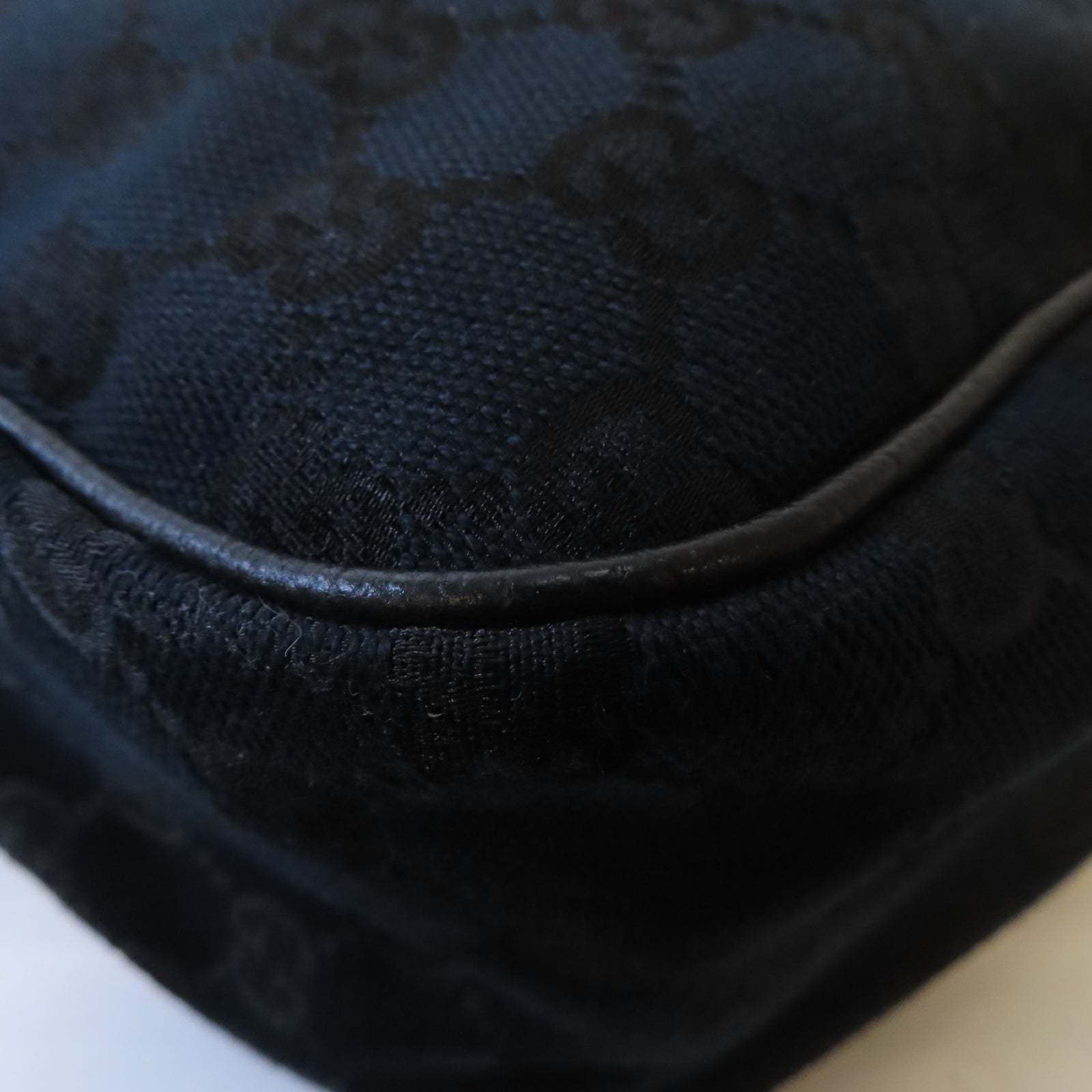 GUCCI 【激減優惠】GG帆布Messenger Bag銀扣肩背袋黑色
