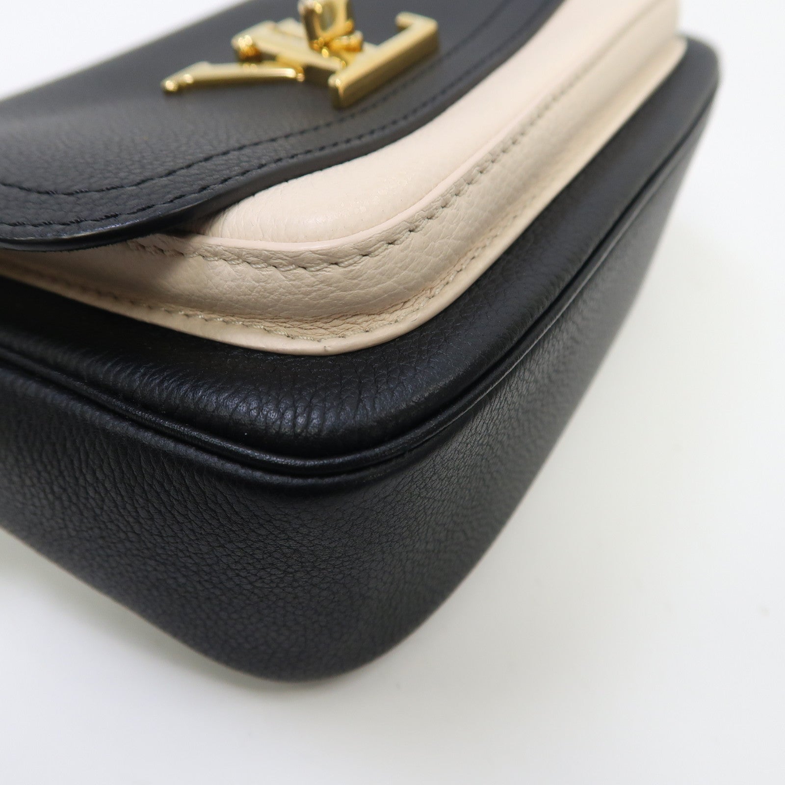 LOUIS VUITTON 牛皮皮革Lockme Tender金扣肩背袋黑色/粉紅色