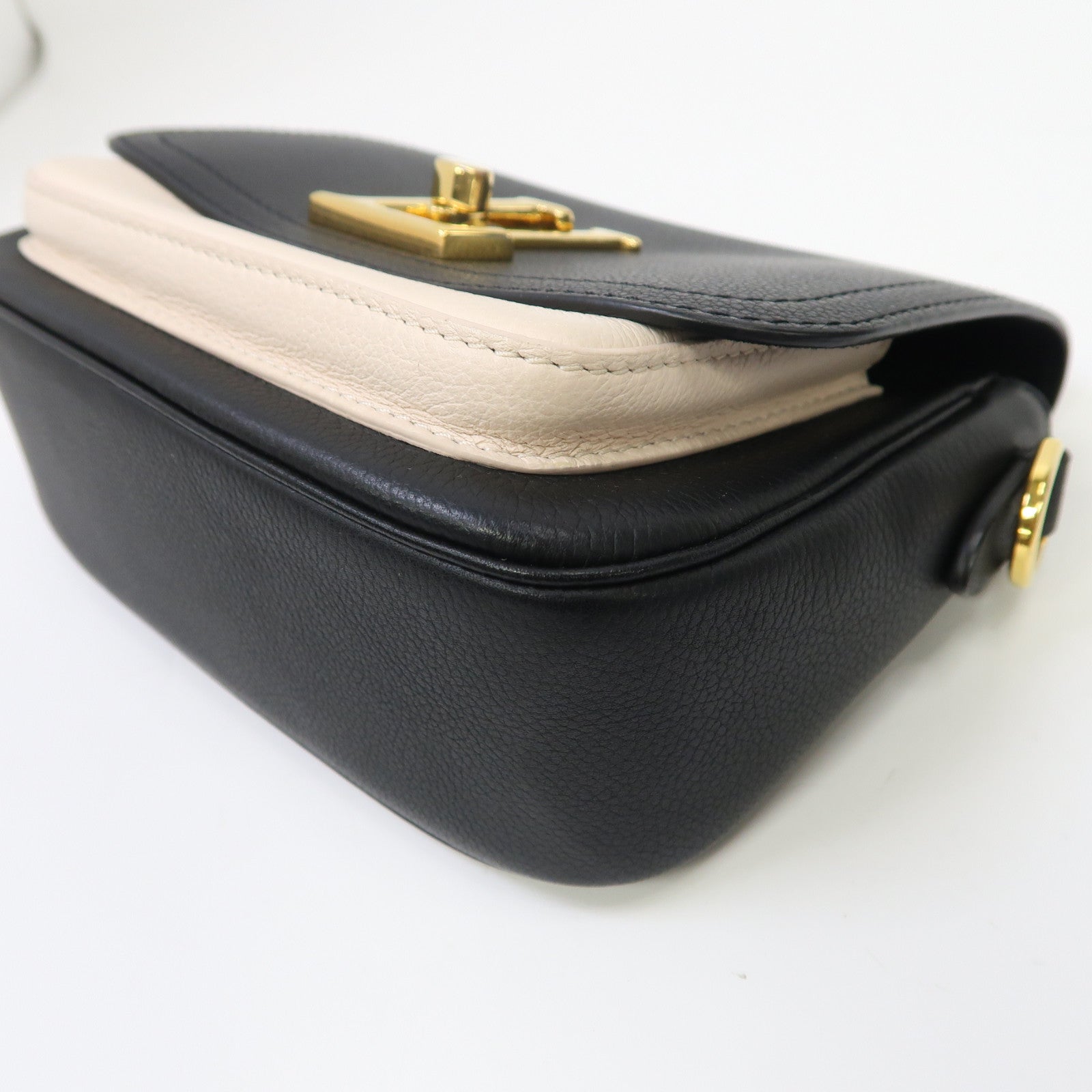 LOUIS VUITTON 牛皮皮革Lockme Tender金扣肩背袋黑色/粉紅色