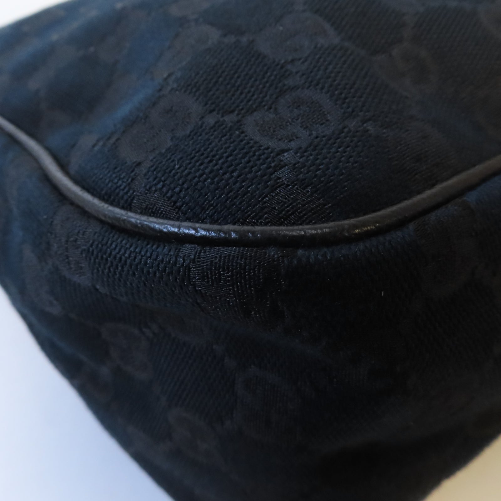 GUCCI 【激減優惠】GG帆布Messenger Bag銀扣肩背袋黑色