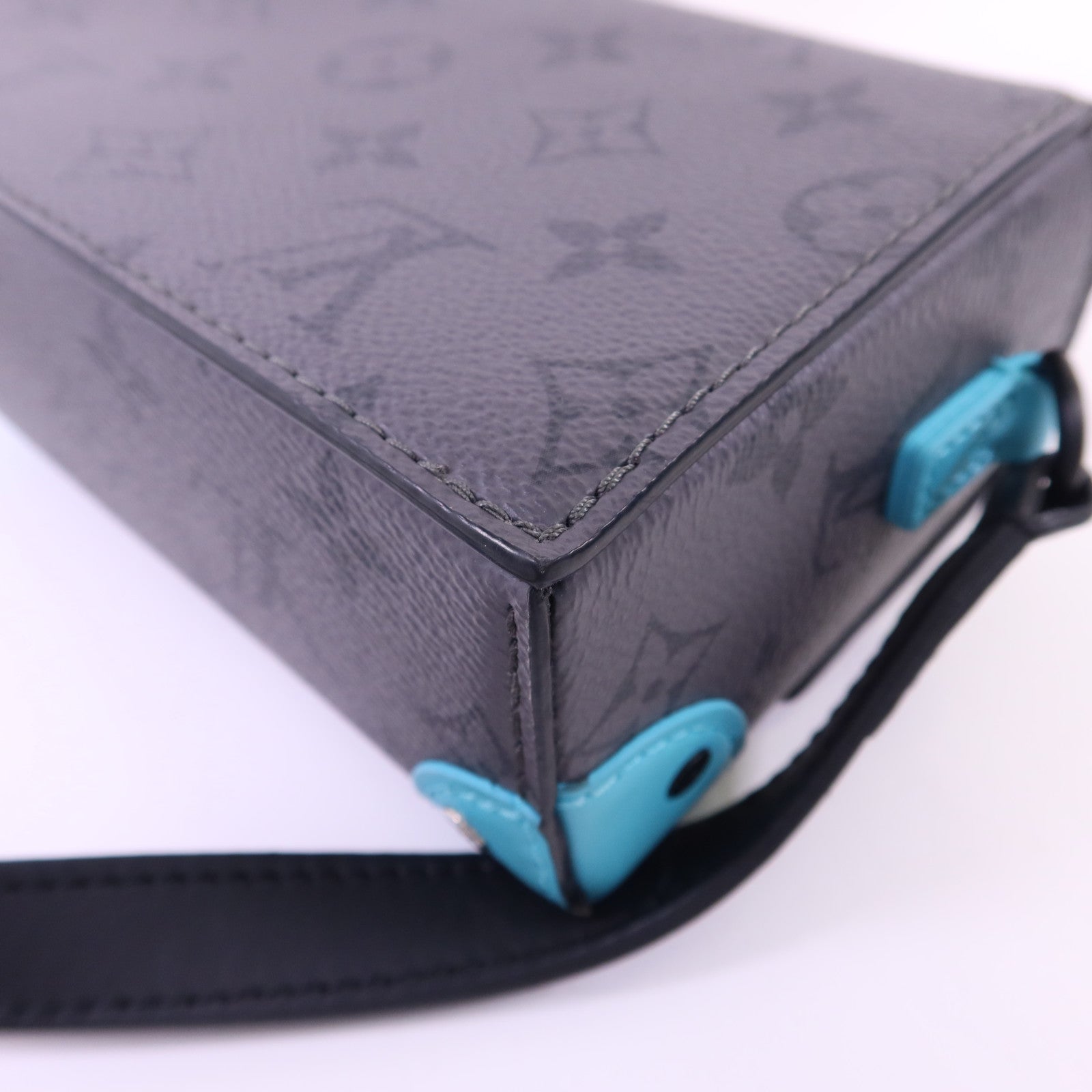 LOUIS VUITTON Monogram Eclipse Reverse Steamer Wearable Wallet肩背袋