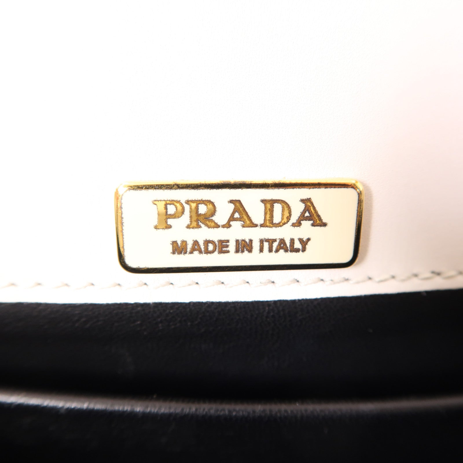 PRADA 牛皮皮革City Shoulder Bag金扣肩背袋