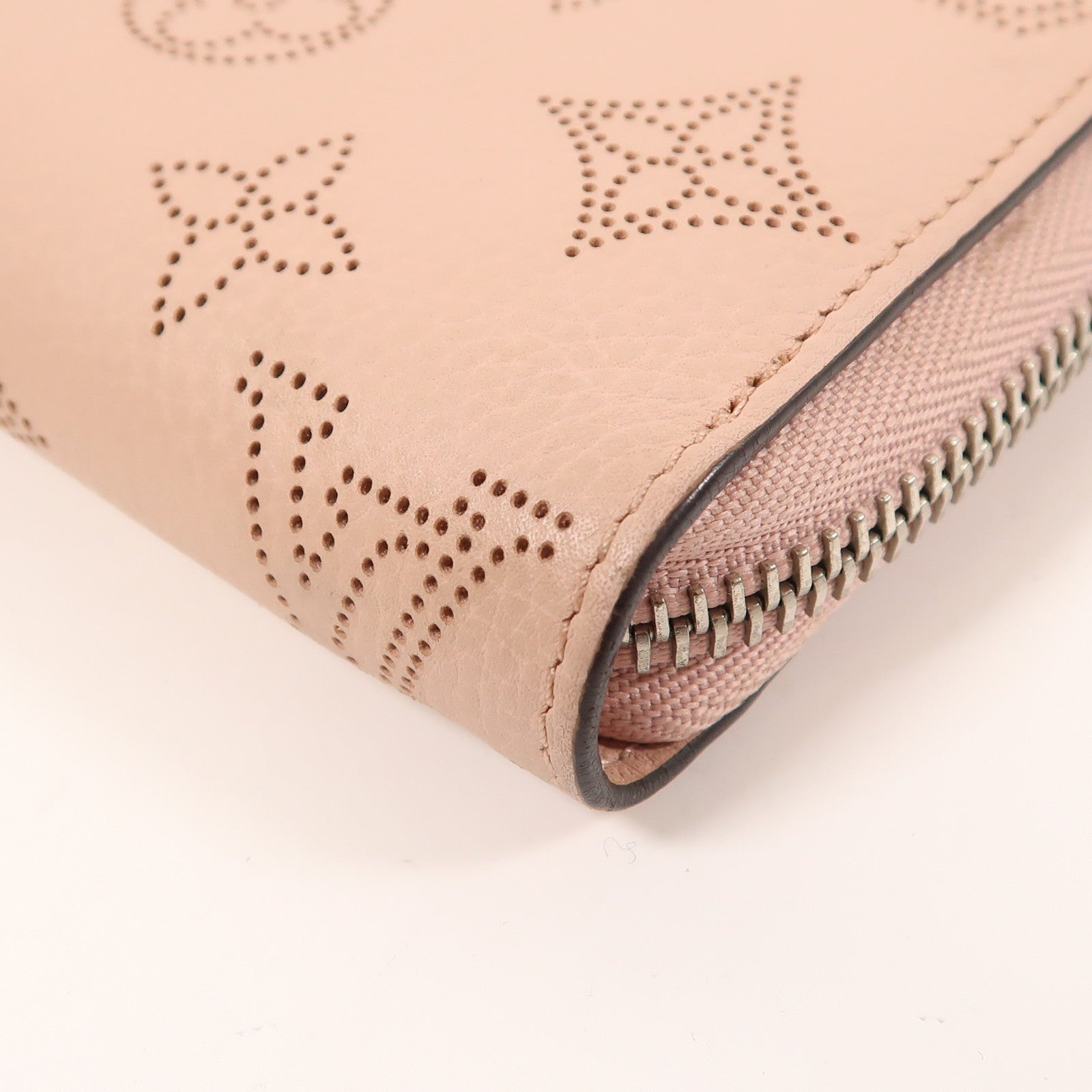 LOUIS VUITTON Mahina Zippy Wallet銀扣長錢包