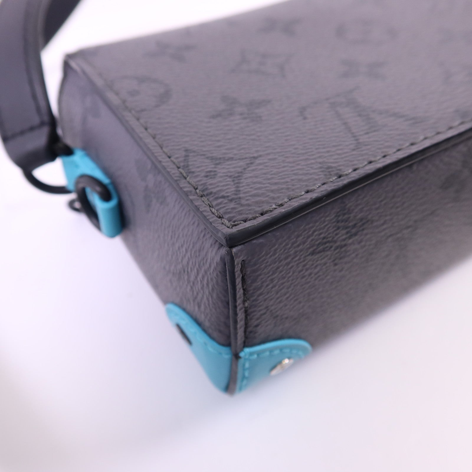 LOUIS VUITTON Monogram Eclipse Reverse Steamer Wearable Wallet肩背袋