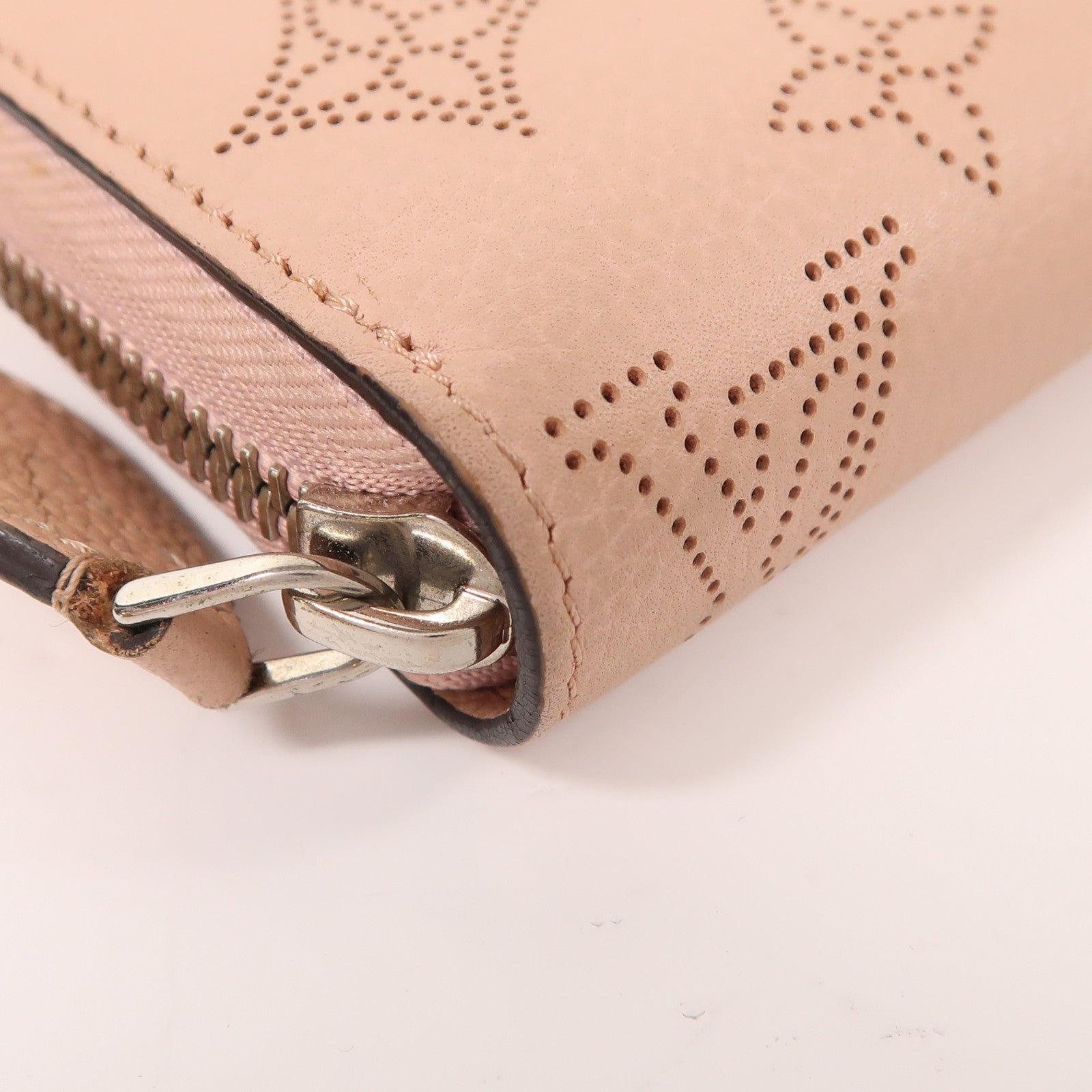 LOUIS VUITTON Mahina Zippy Wallet銀扣長錢包