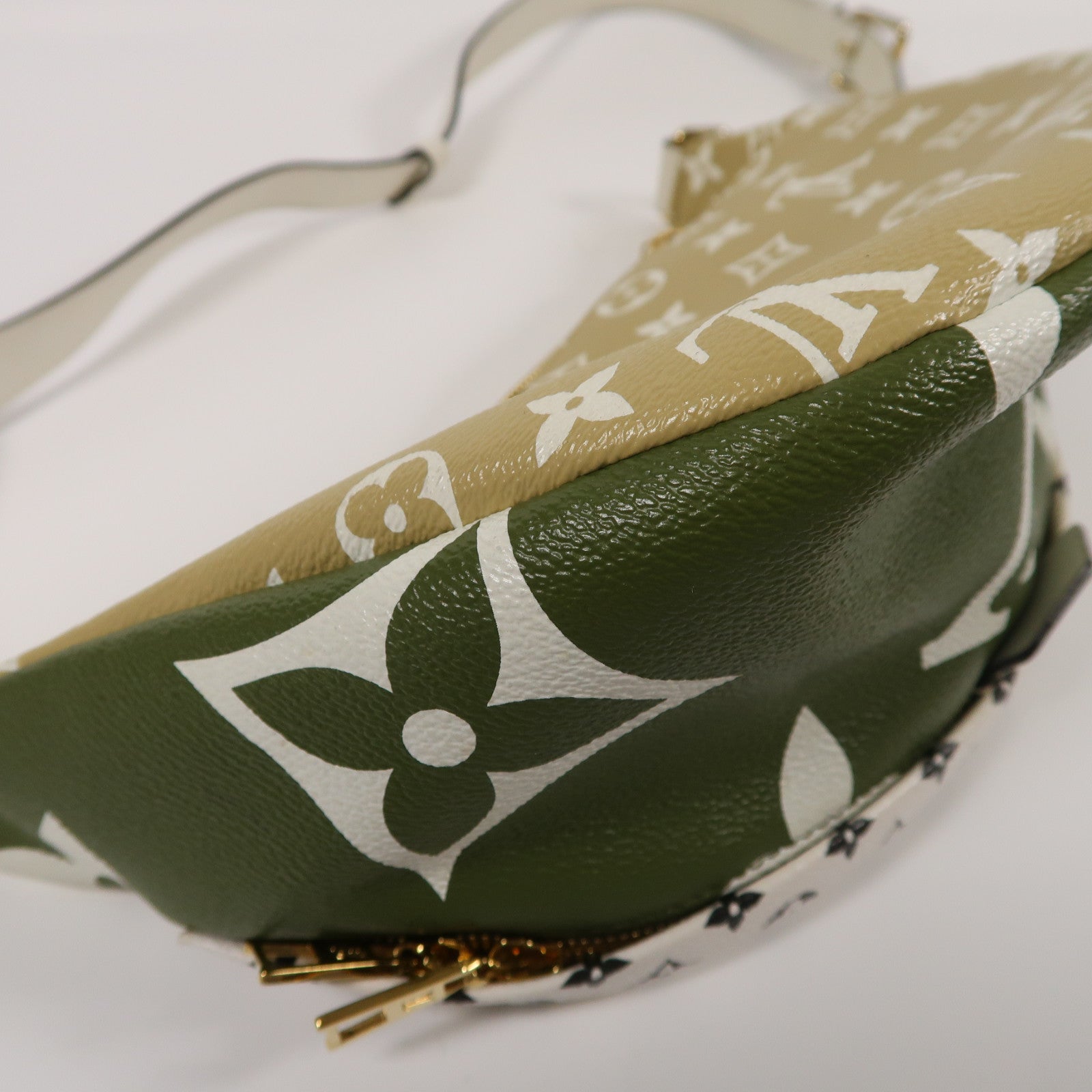 LOUIS VUITTON Monogram Bumbag金扣腰包綠色