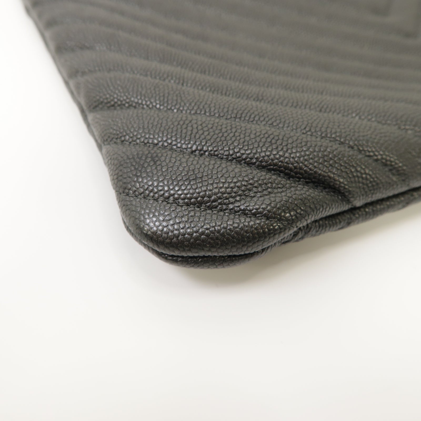 CHANEL Caviar皮革Clutch Bag金扣手拿包灰色