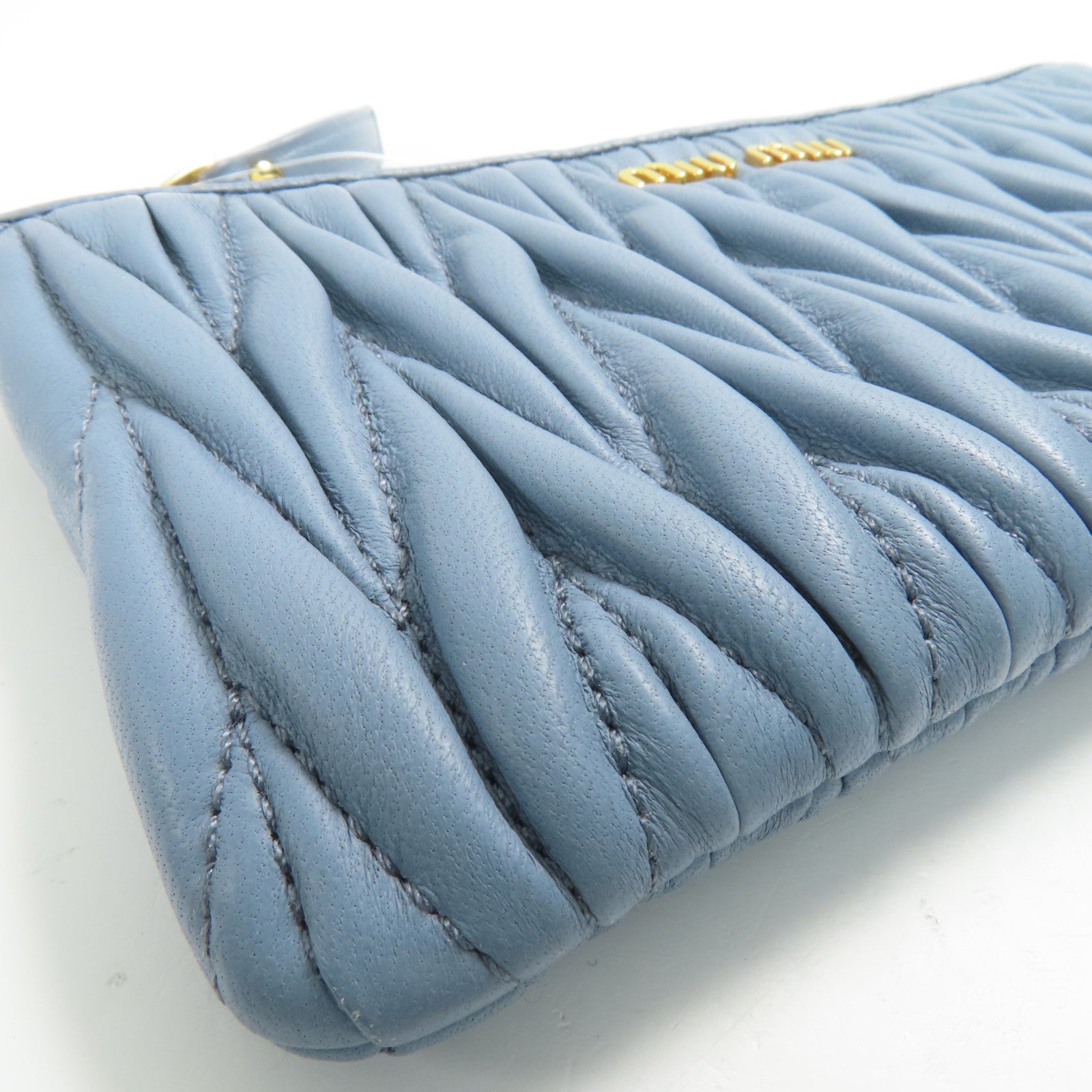 Miu Miu 羊皮皮革Pouch金扣手拿包