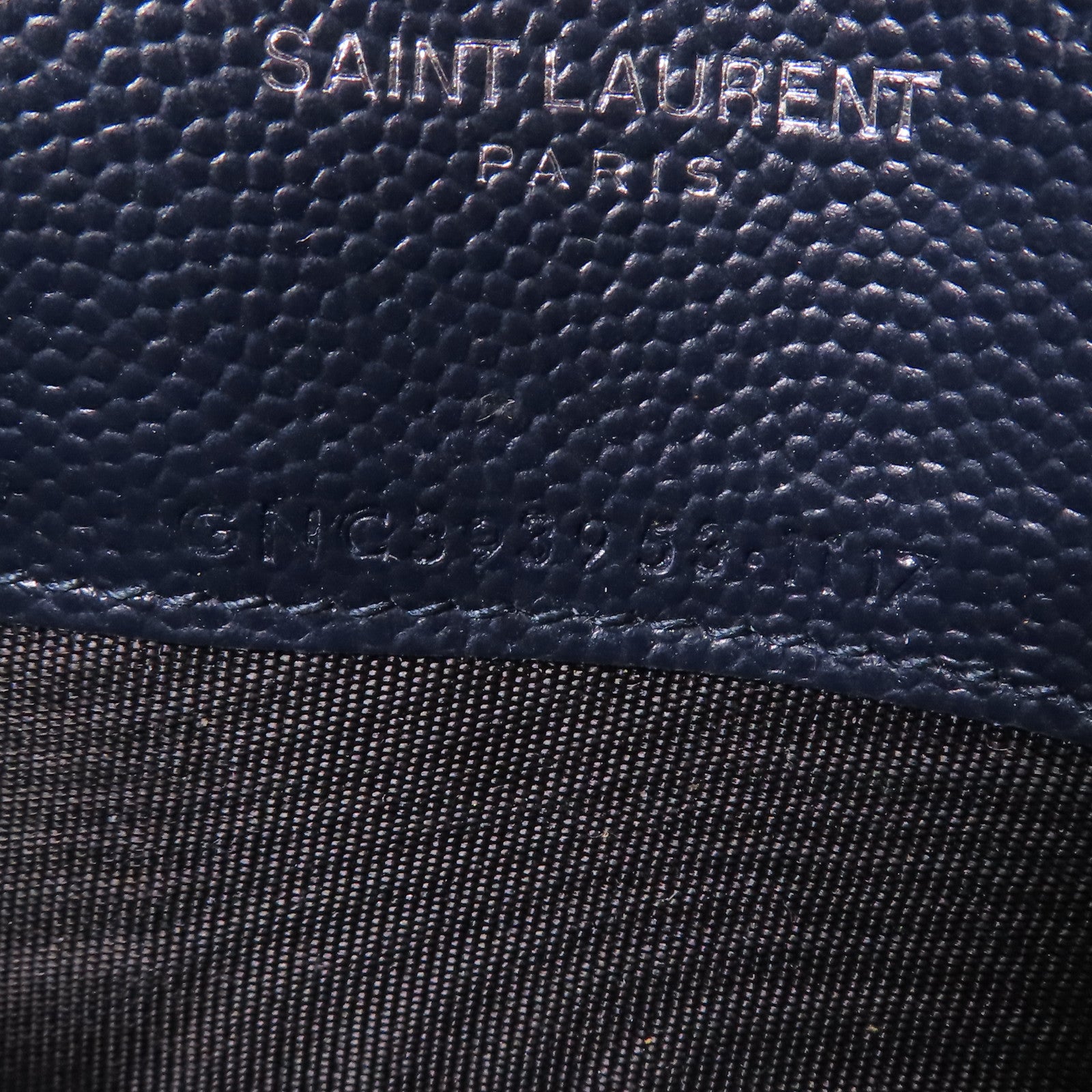 YVES SAINT LAURENT 牛皮皮革Cassandre銀扣鏈帶肩背袋