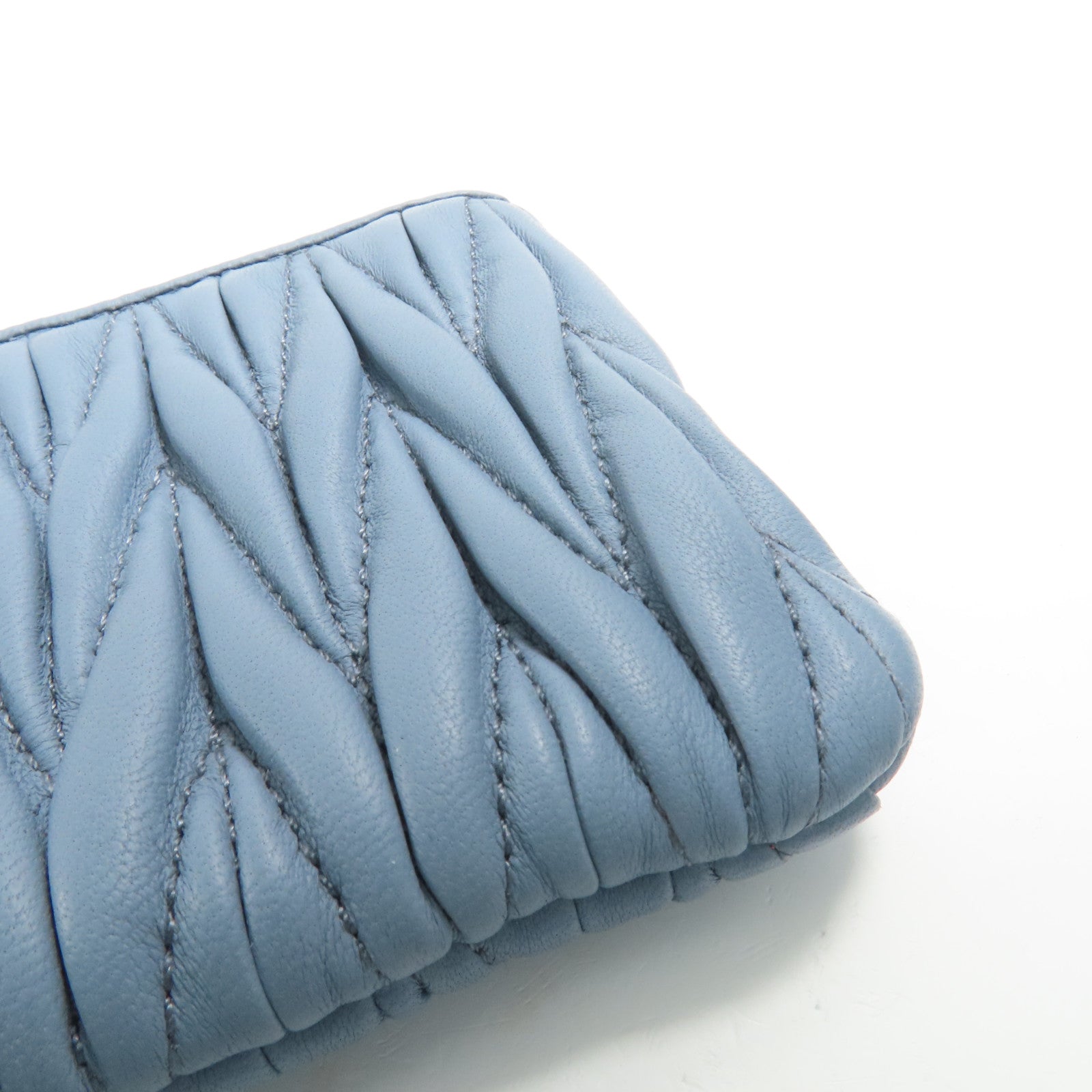 Miu Miu 羊皮皮革Pouch金扣手拿包