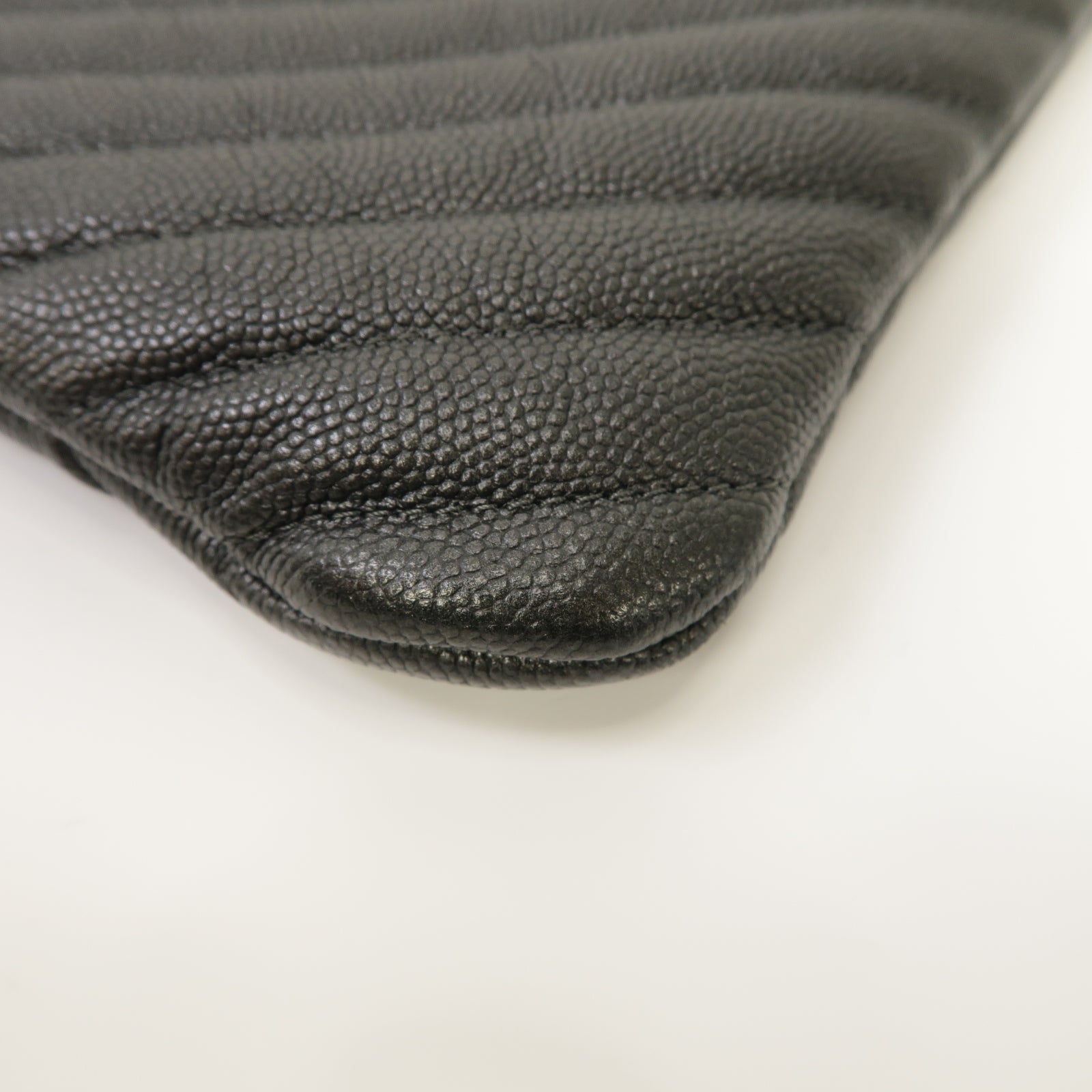 CHANEL Caviar皮革Clutch Bag金扣手拿包灰色