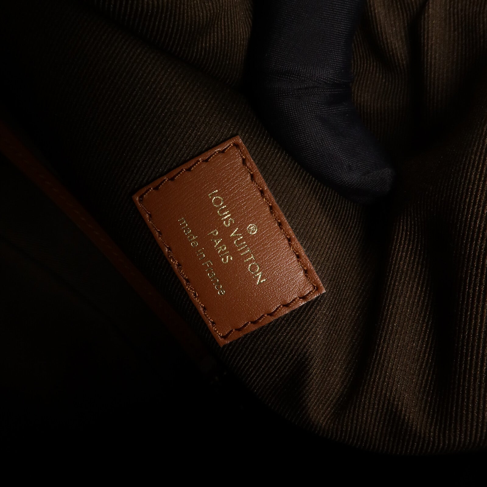 LOUIS VUITTON Monogram Reverse Loop Hobo手挽肩背兩用袋