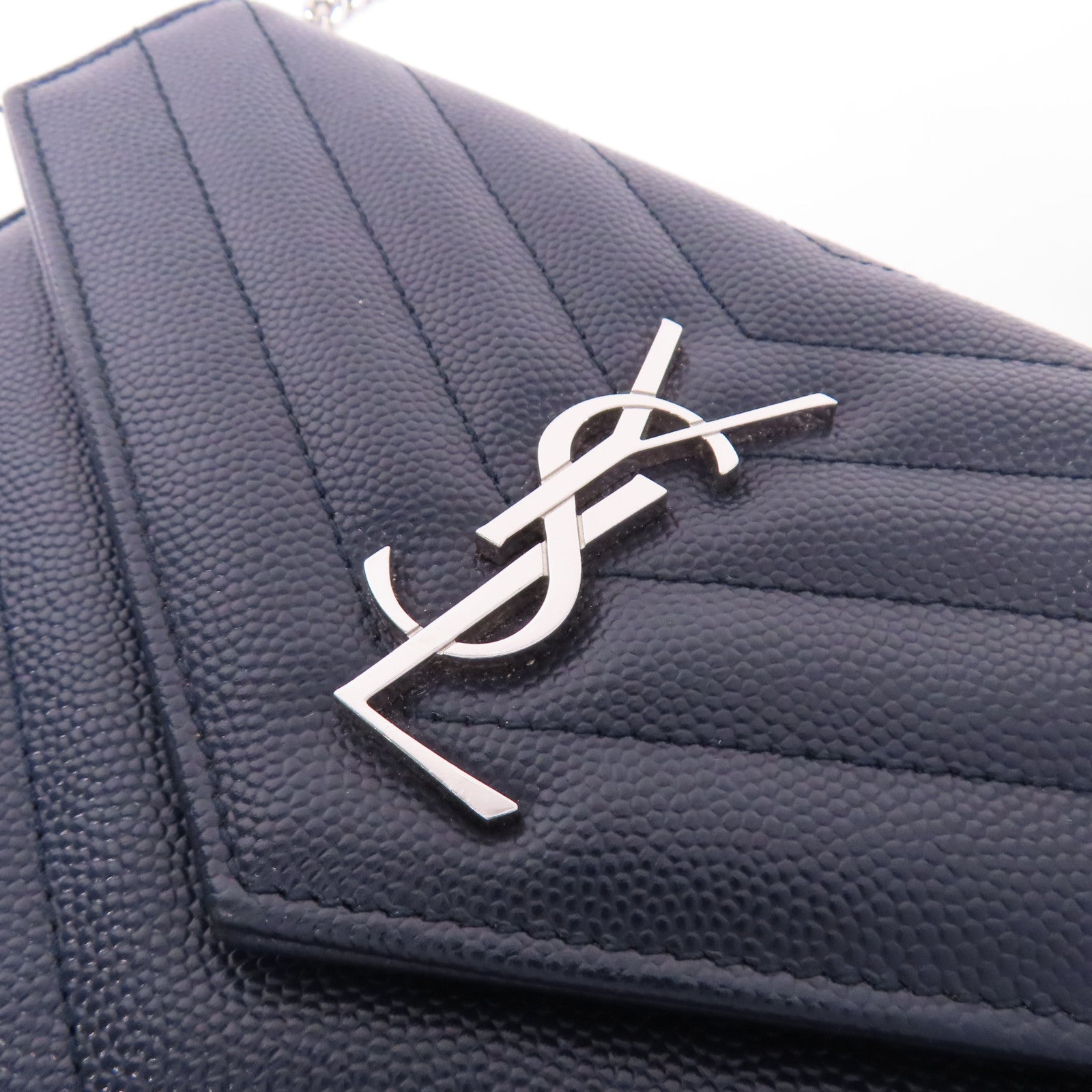 YVES SAINT LAURENT 牛皮皮革Cassandre銀扣鏈帶肩背袋