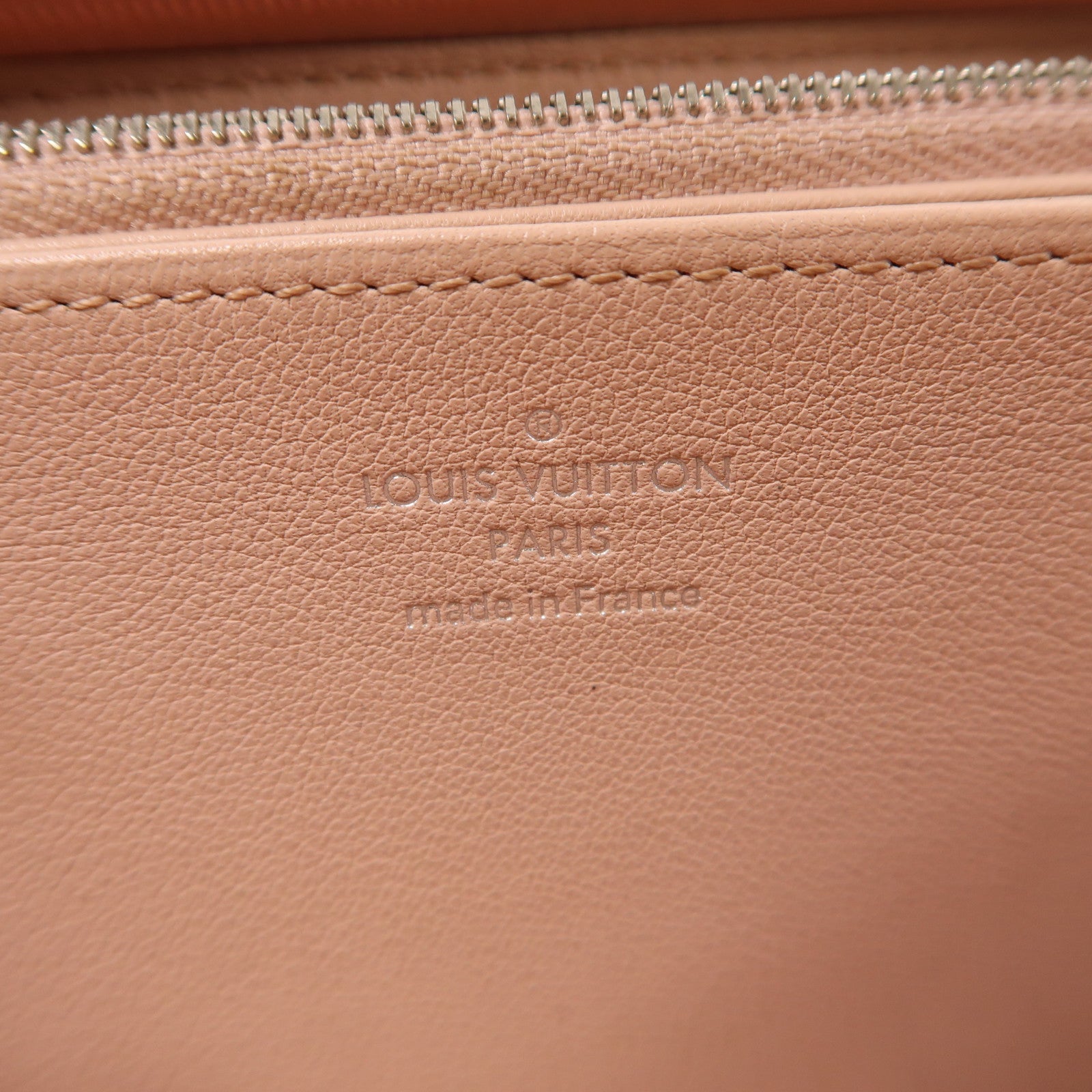 LOUIS VUITTON Mahina Zippy Wallet銀扣長錢包