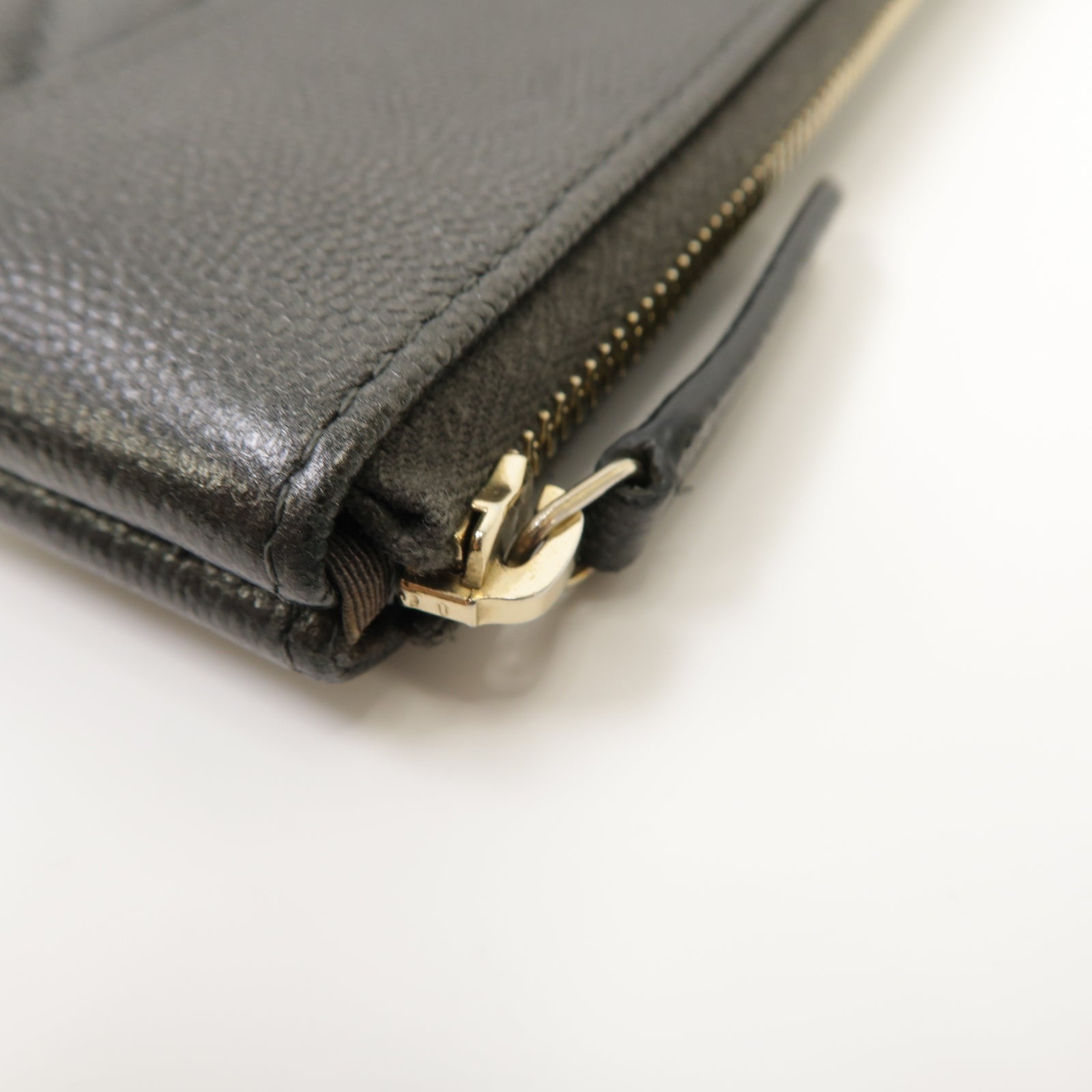 CHANEL Caviar皮革Clutch Bag金扣手拿包灰色