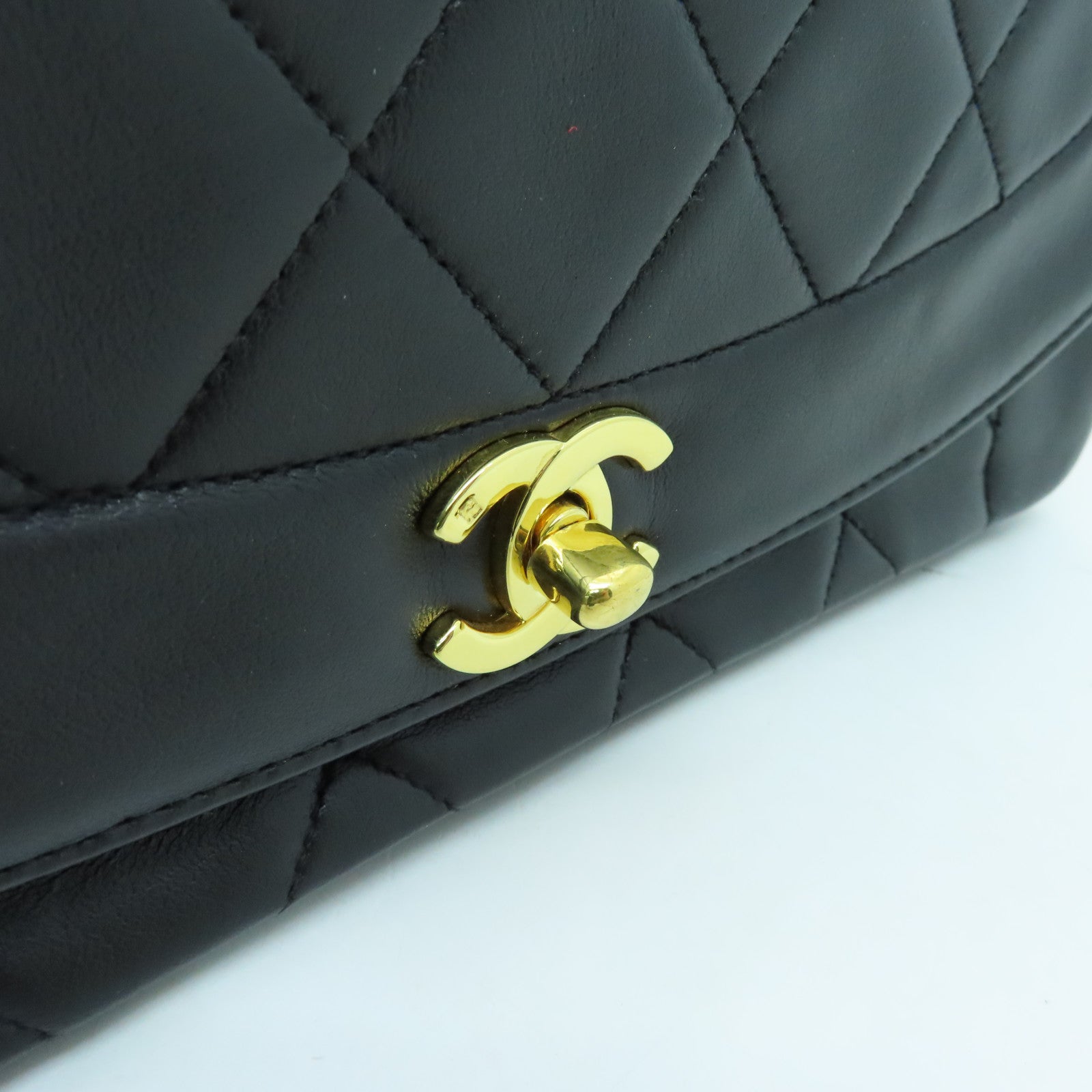 CHANEL rhombic sheepskin leather Chain Shoulder gold buckle chain shoulder bag black