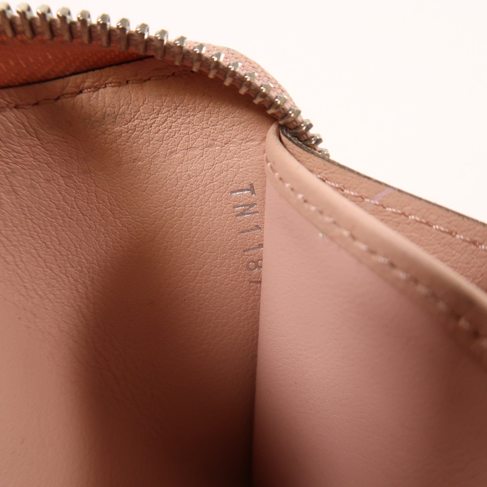 LOUIS VUITTON Mahina Zippy Wallet銀扣長錢包