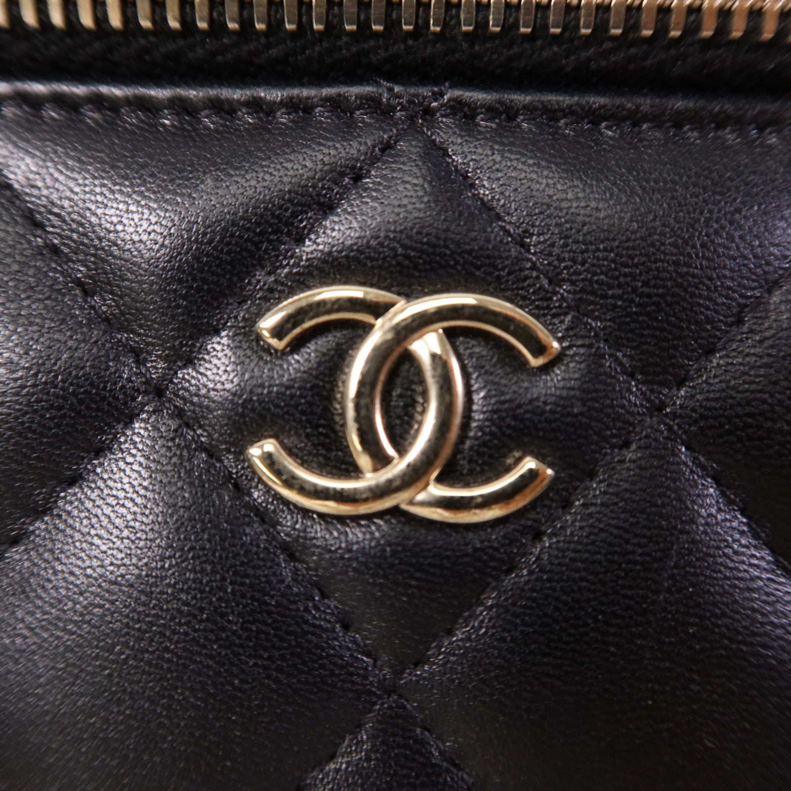 CHANEL 羊皮皮革Vanity Case金扣鏈帶肩背袋