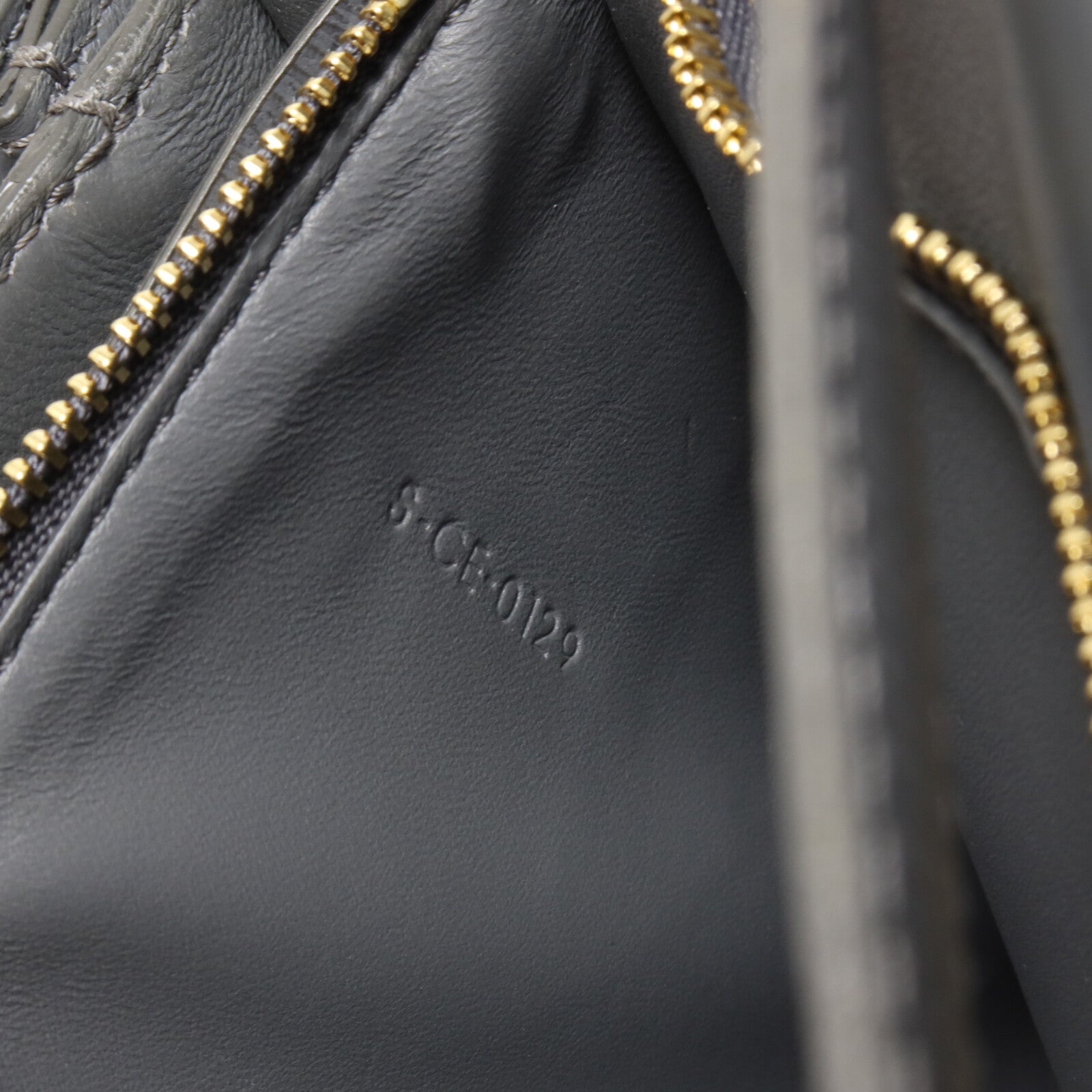 CELINE 牛皮皮革Classic Box Medium肩背袋