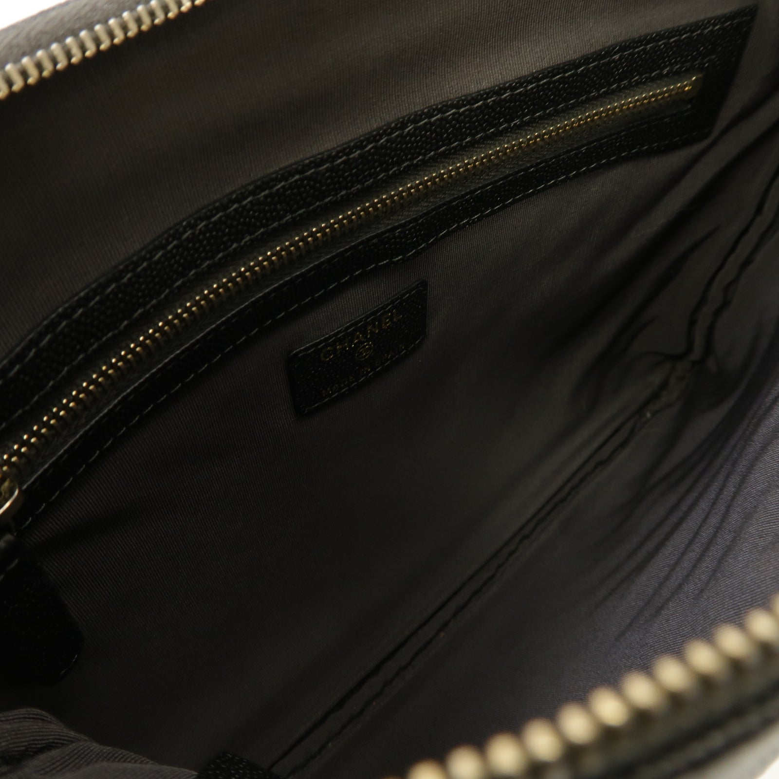 CHANEL Caviar皮革Clutch Bag金扣手拿包灰色