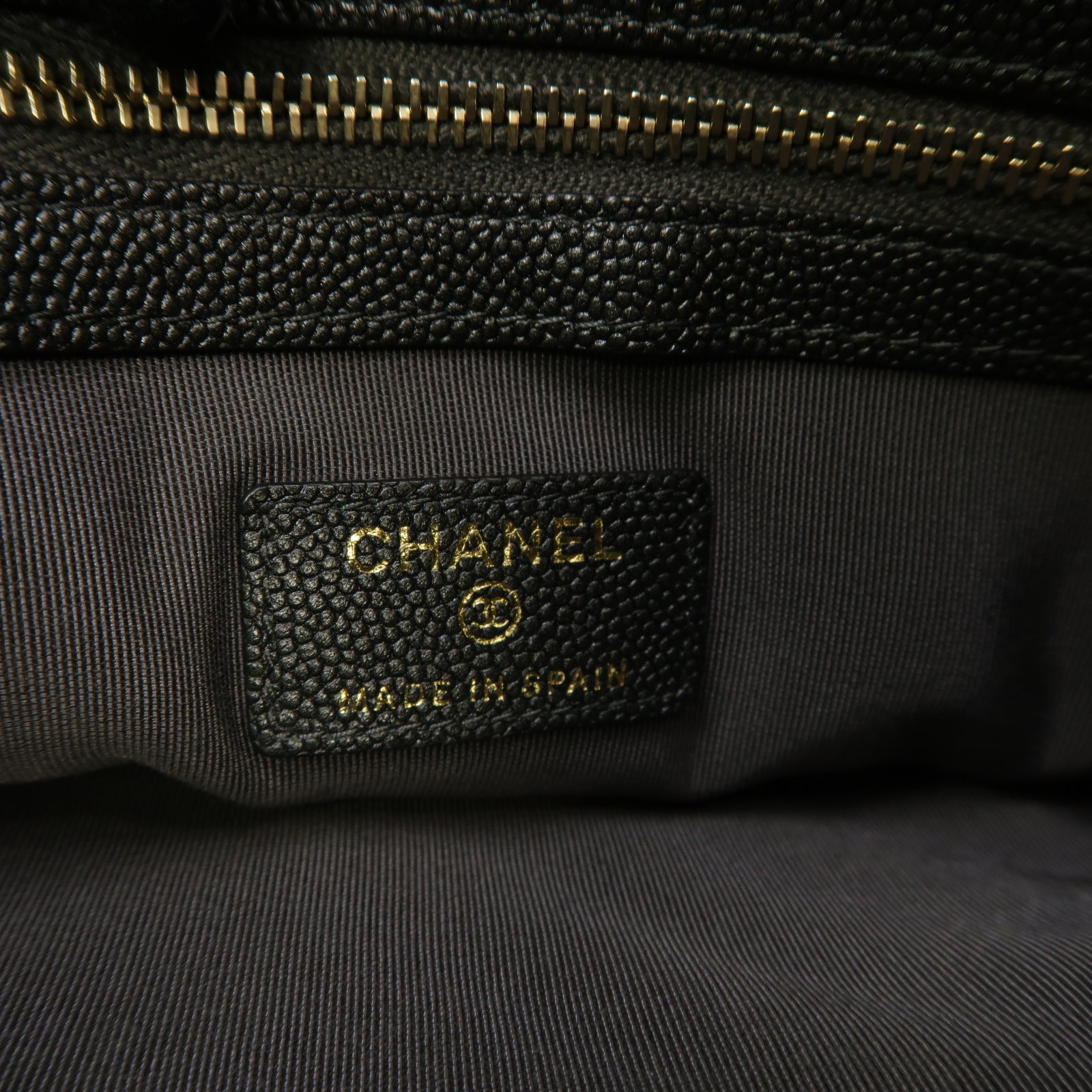 CHANEL Caviar皮革Clutch Bag金扣手拿包灰色
