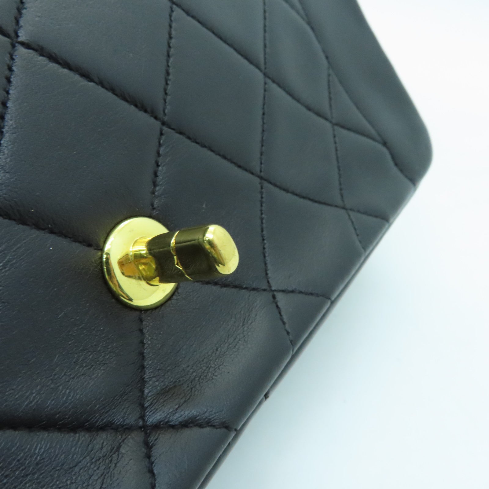 CHANEL rhombic sheepskin leather Chain Shoulder gold buckle chain shoulder bag black