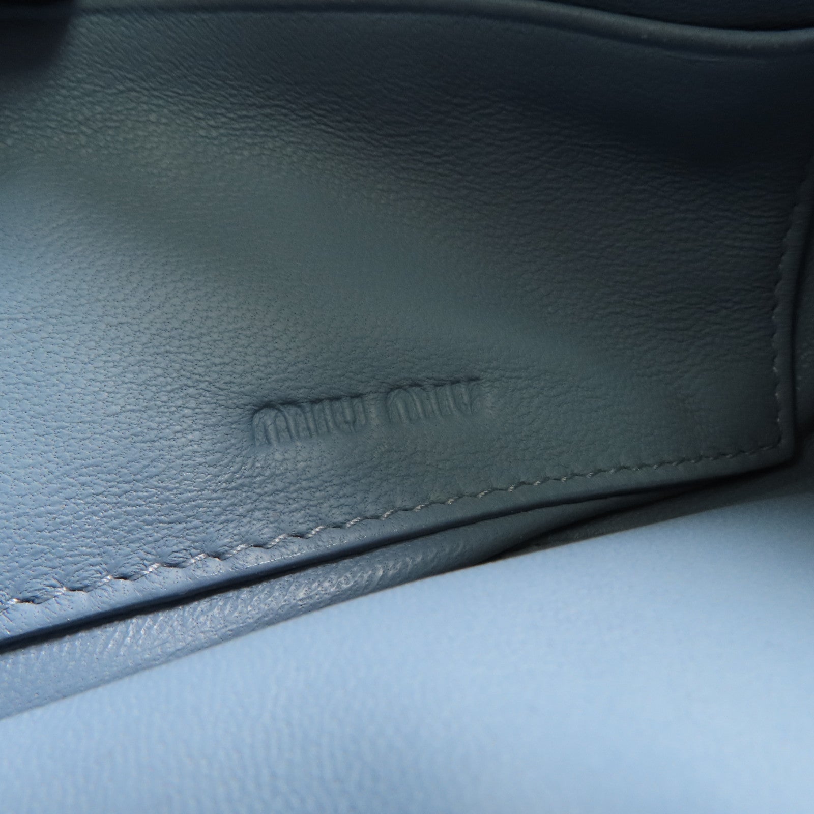 Miu Miu 羊皮皮革Pouch金扣手拿包