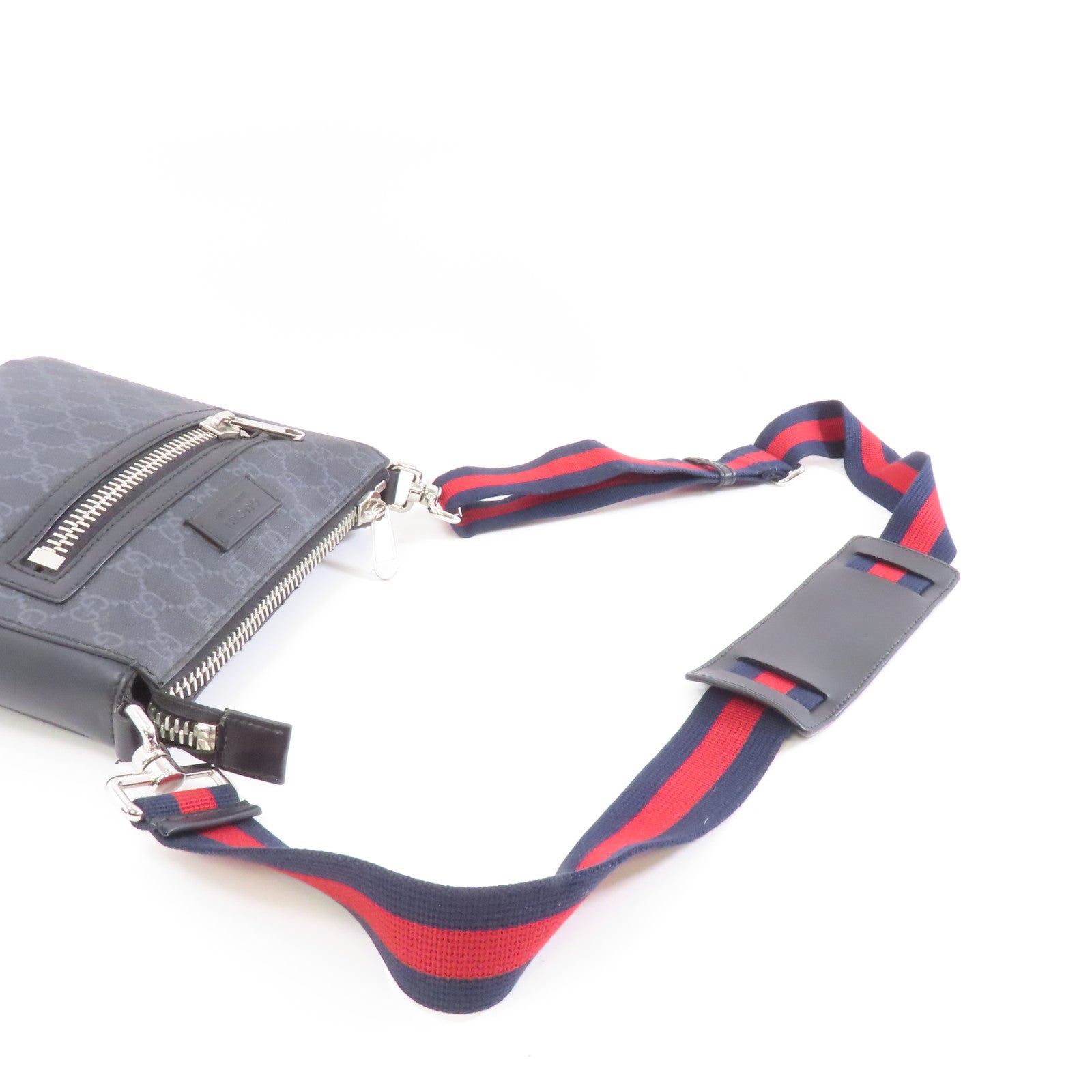 GUCCI 塗層帆布Messenger Bag銀扣肩背袋黑色