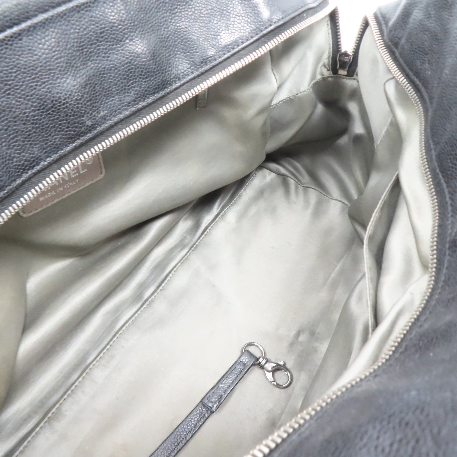 CHANEL 菱格Caviar皮革Chain Shoulder銀扣肩背袋黑色
