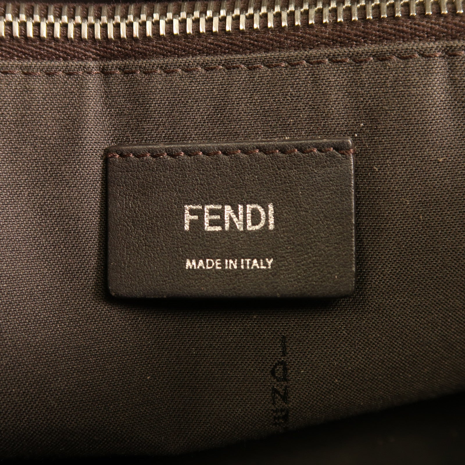 FENDI 牛皮皮革By The Way銀扣肩背袋