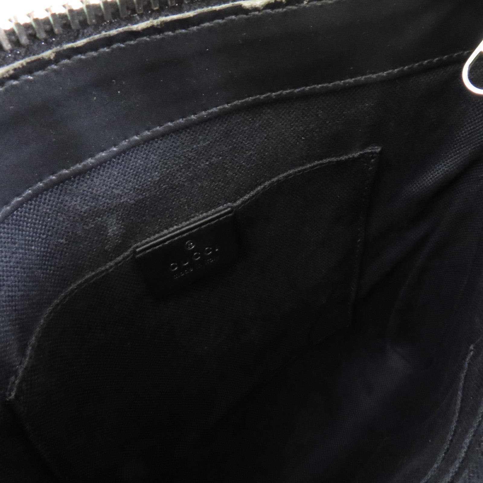 GUCCI 塗層帆布Messenger Bag銀扣肩背袋黑色