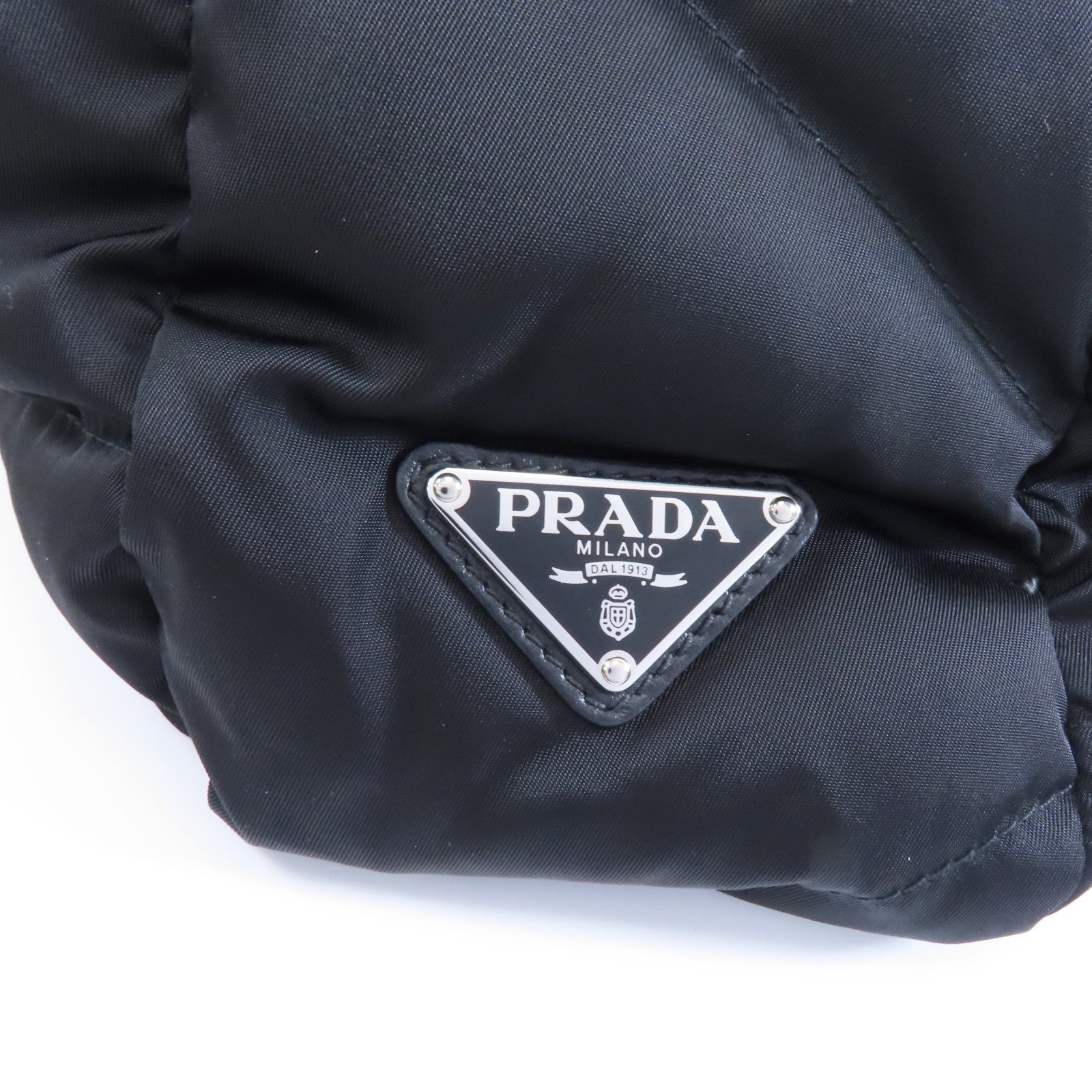 PRADA 【激減優惠】尼龍Tessuto銀扣肩背袋黑色