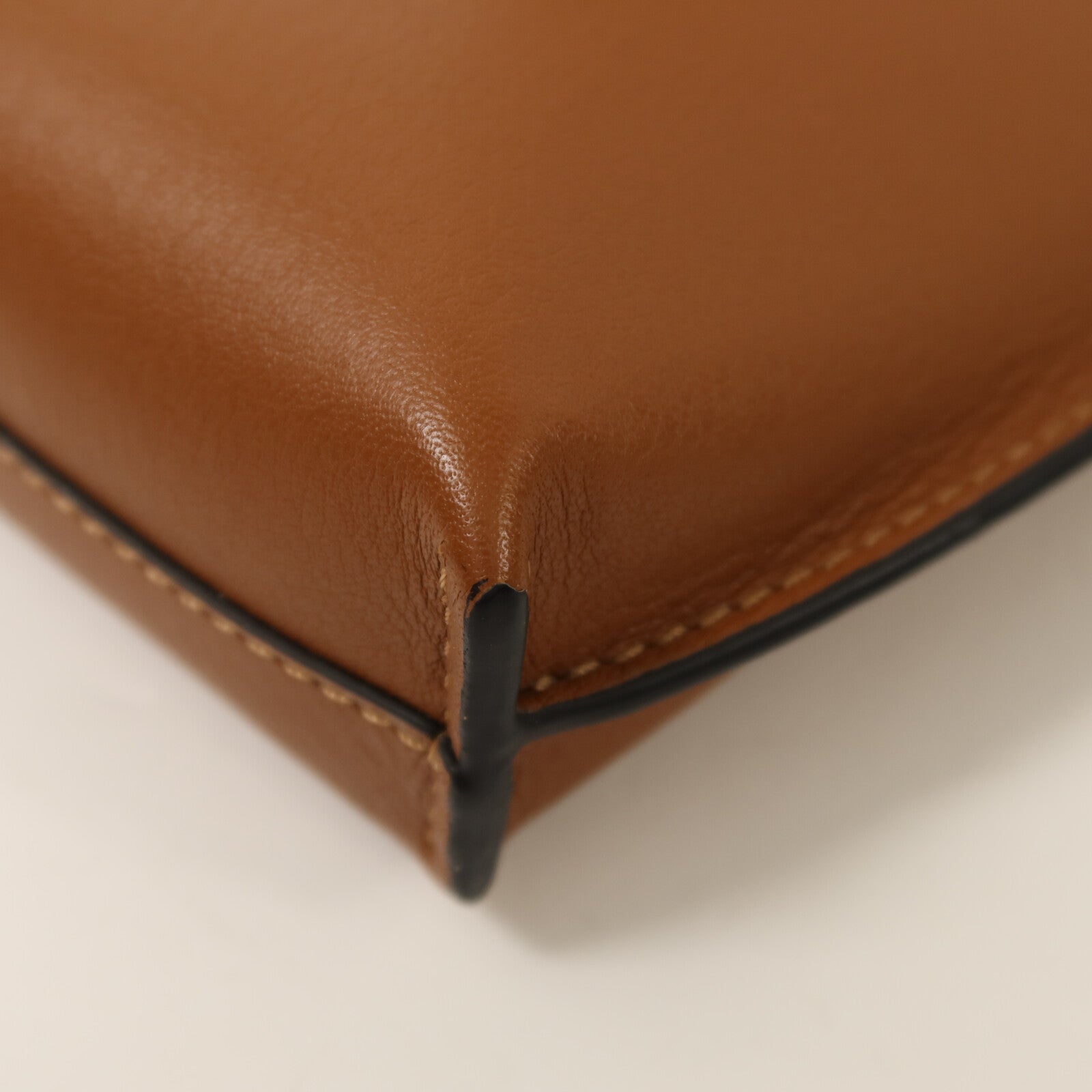 LOEWE 牛皮皮革Shoulder Bag銀扣肩背袋